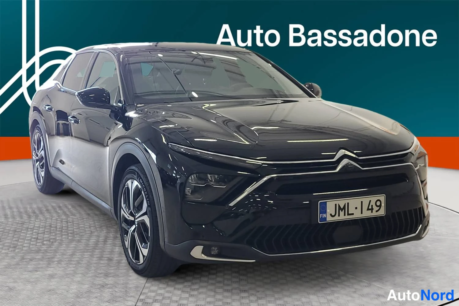Musta Citroen C5 x 2023, etuviisto, keula oikealle, kuva 2