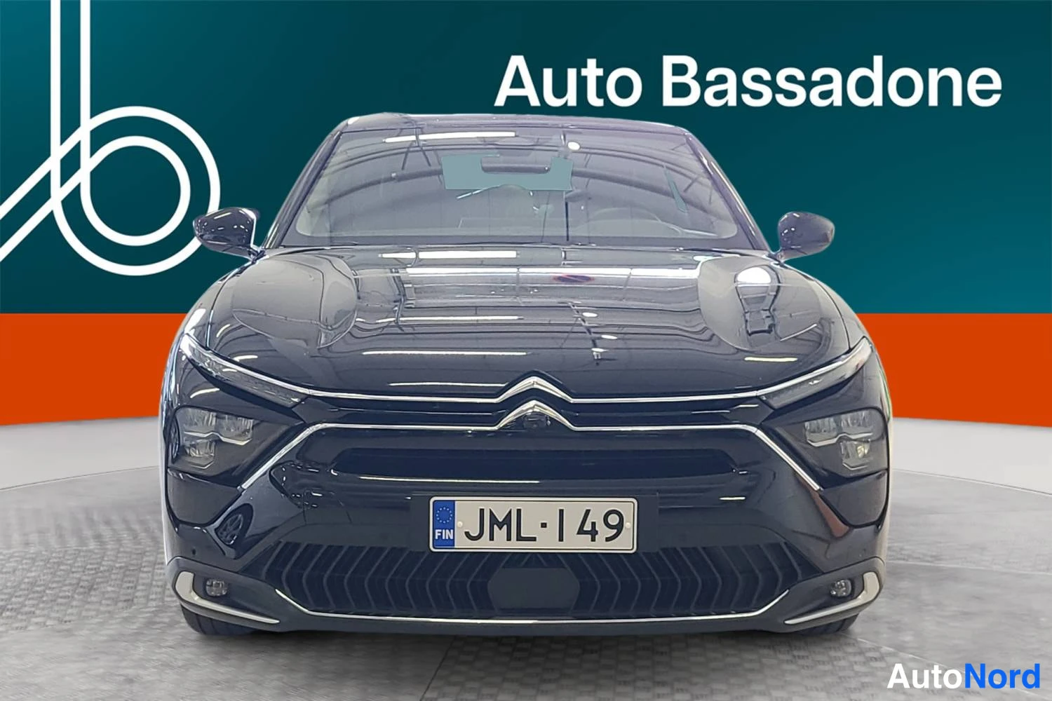 Musta Citroen C5 x 2023, edestä, kuva 3