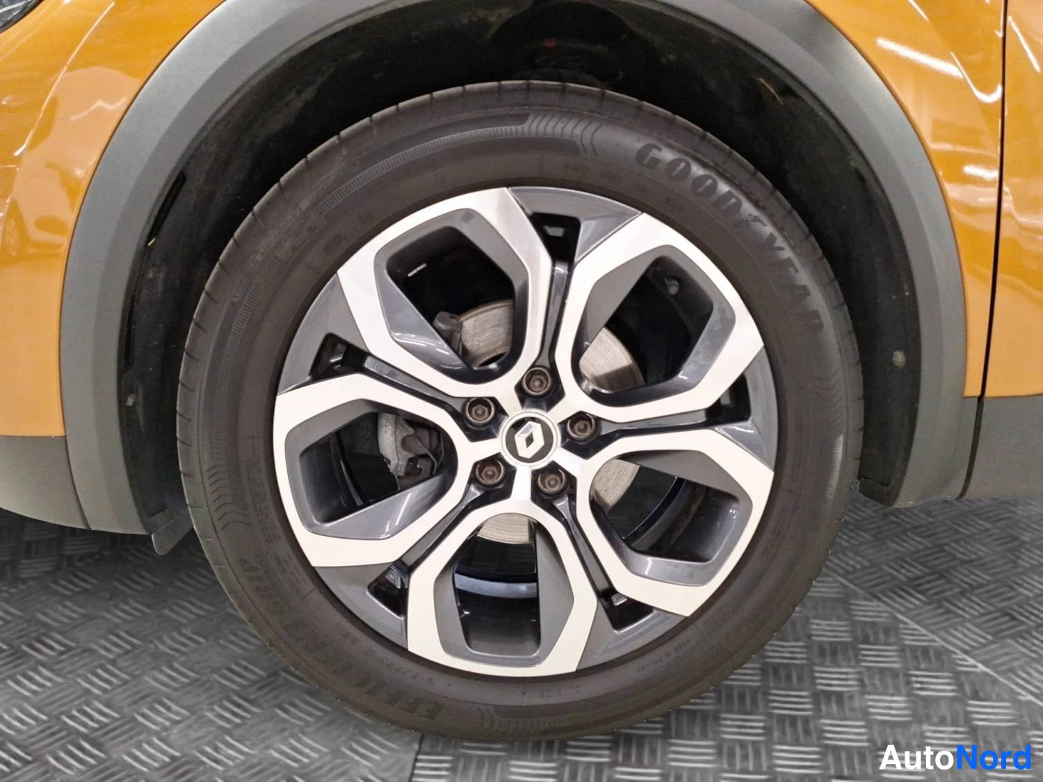 Keltainen Renault Captur 2022, sivulta, kuva 6