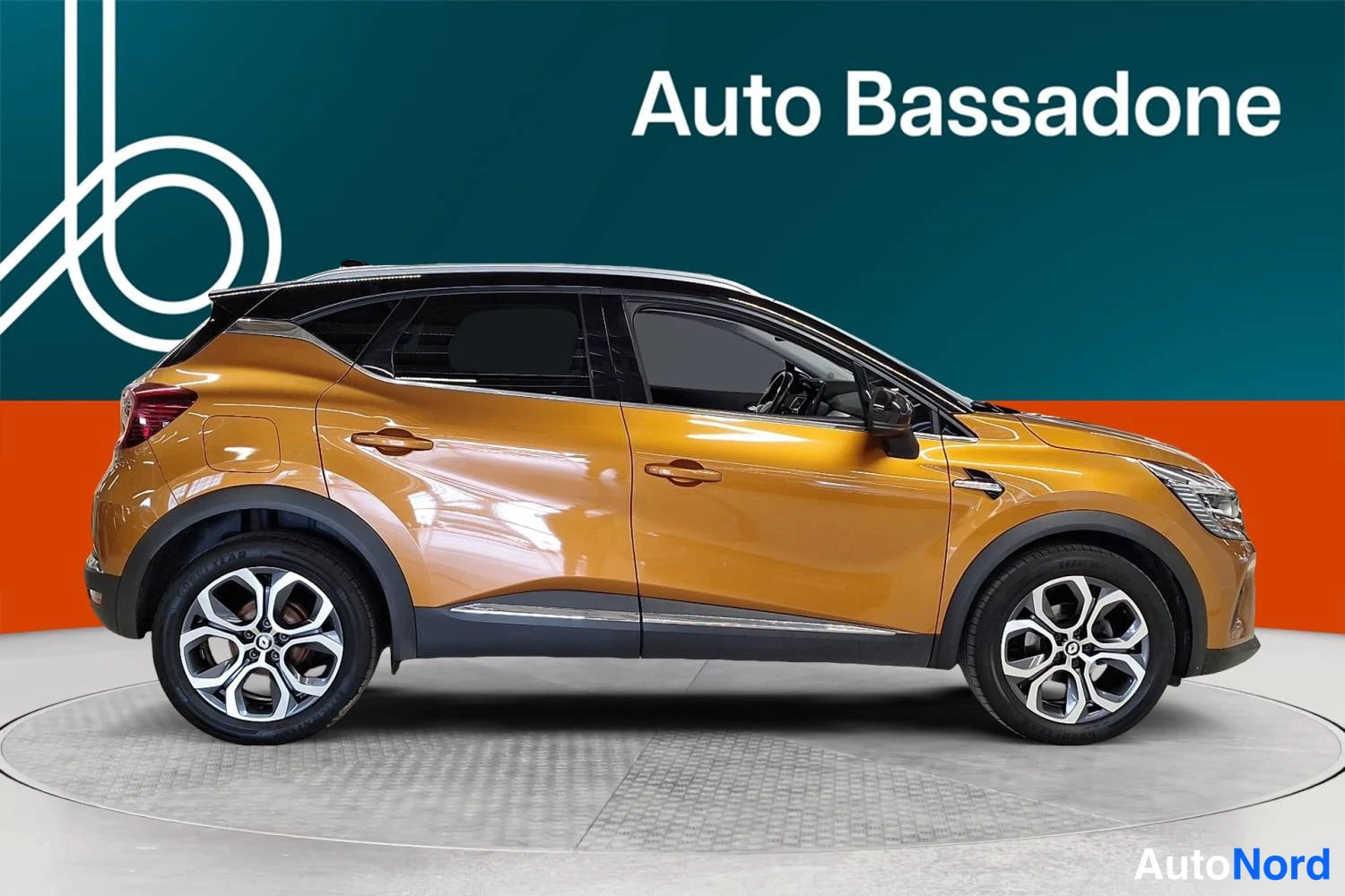 Keltainen Renault Captur 2022, etuviisto, keula oikealle, kuva 2