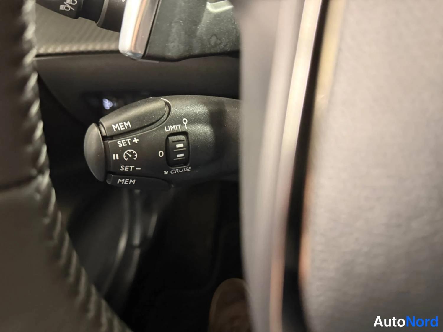Oranssi Peugeot 2008 2022, kuva 26