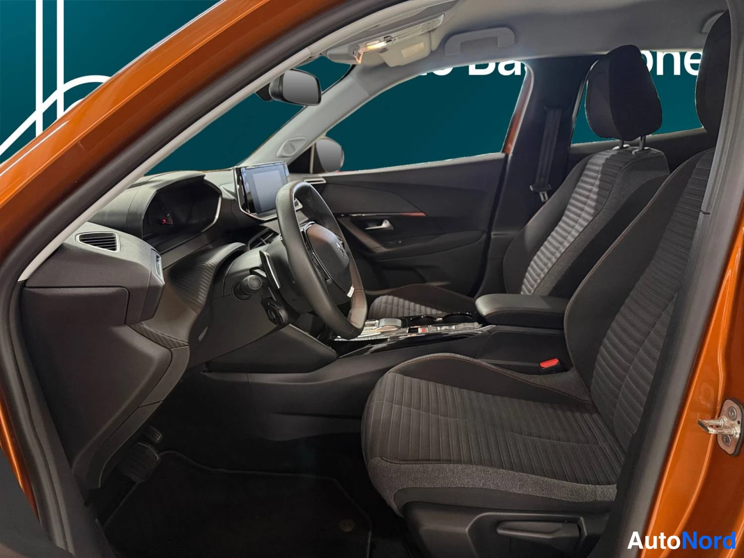 Oranssi Peugeot 2008 2022, kuva 10