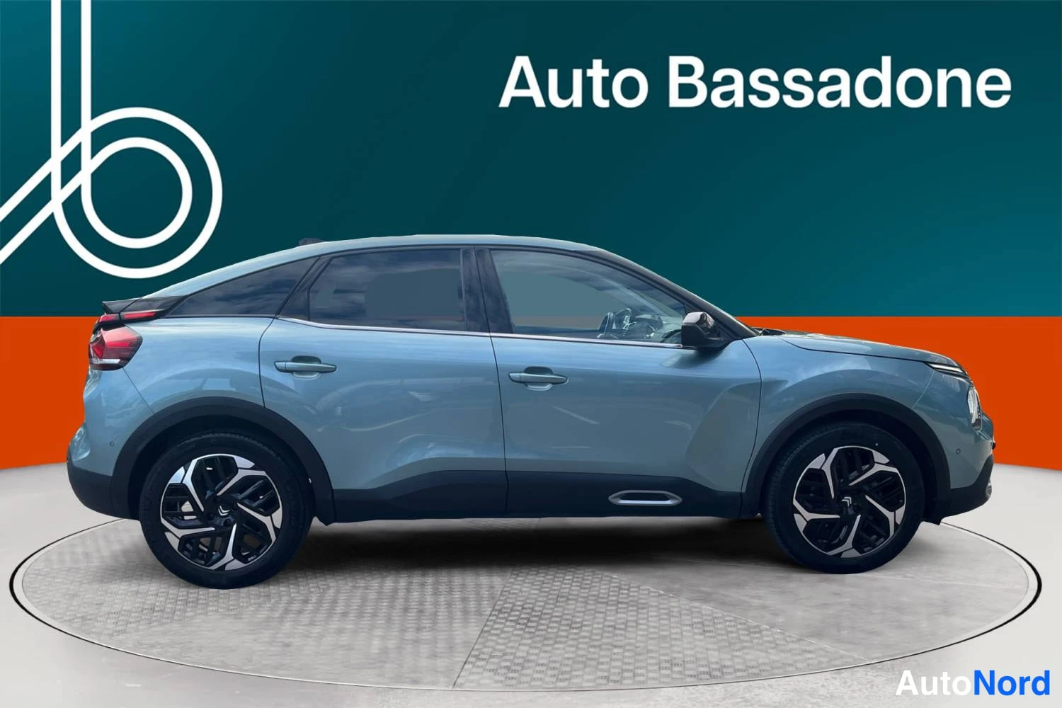 Sininen Citroen C4 2023, sivulta, kuva 5