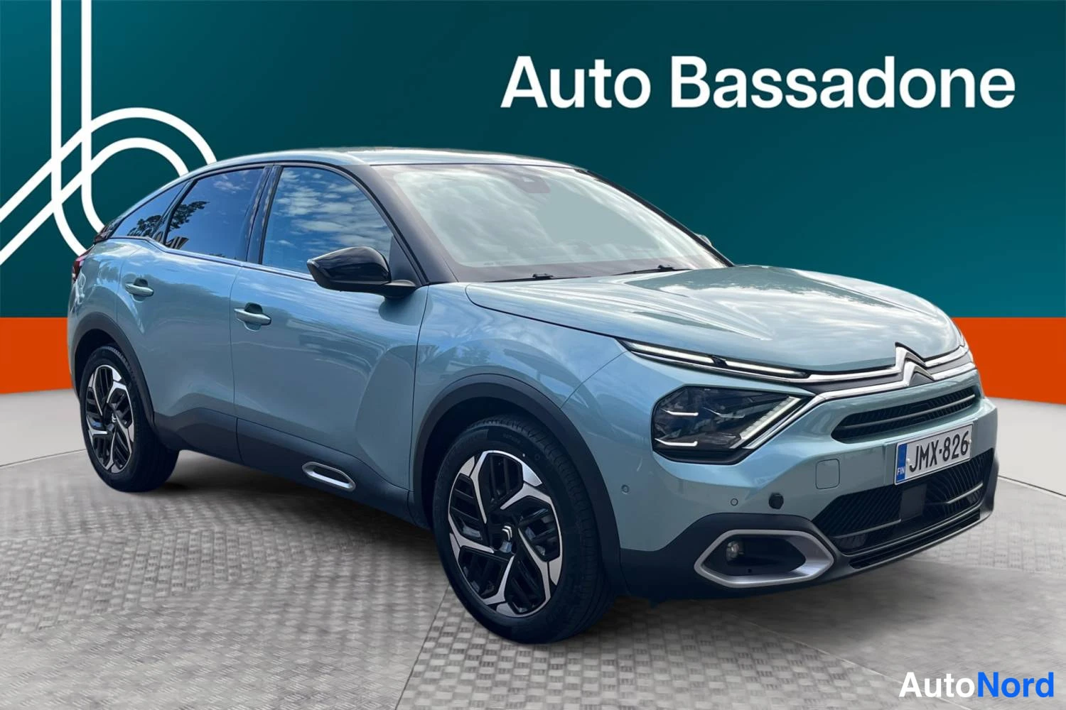 Sininen Citroen C4 2023, etuviisto, keula oikealle, kuva 2