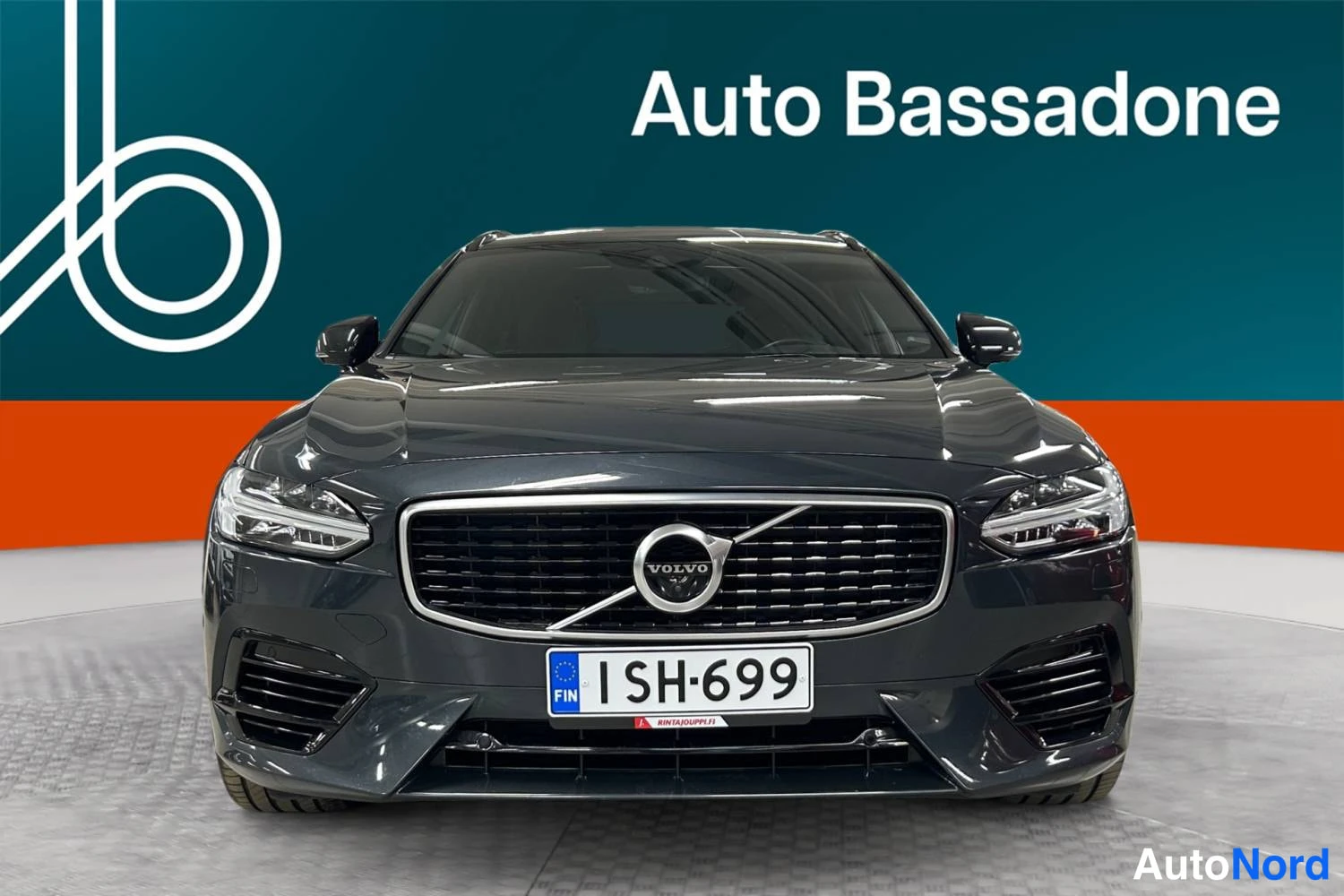 Harmaa Volvo V90 2020, edestä, kuva 5