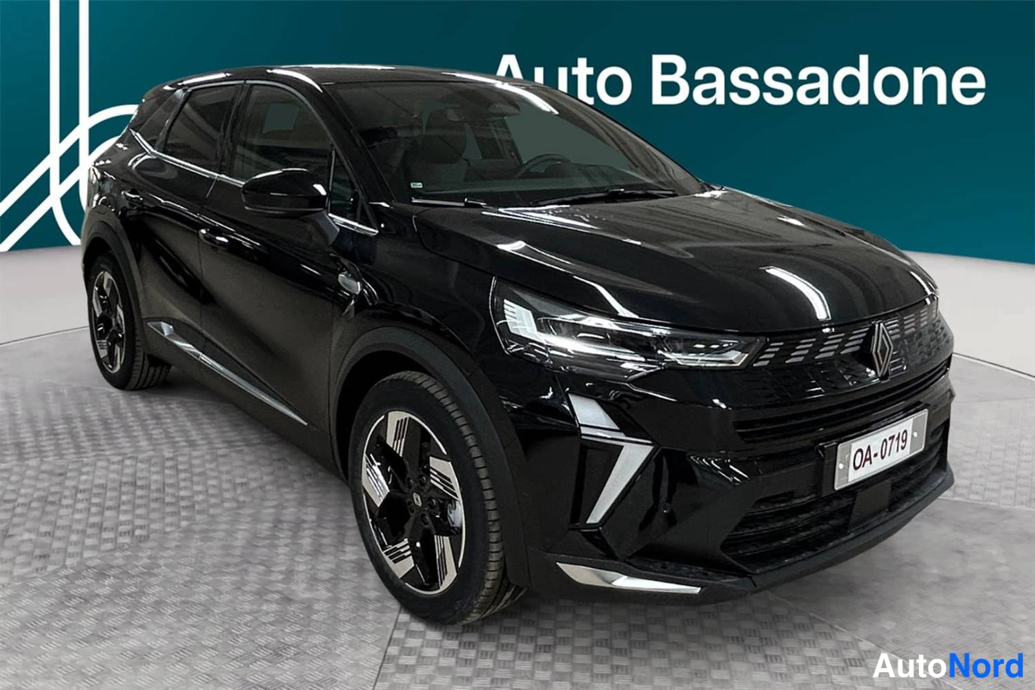 Musta Renault Symbioz 2026, etuviisto, keula oikealle, kuva 3