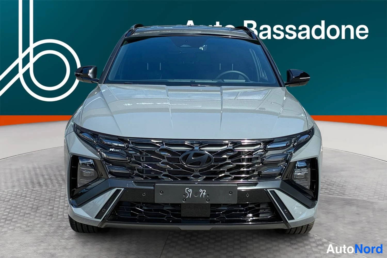 Harmaa Hyundai Tucson 2025, edestä, kuva 3