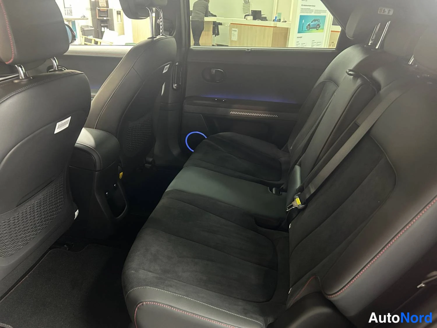 Punainen Hyundai Ioniq 5 2025, kuva 19