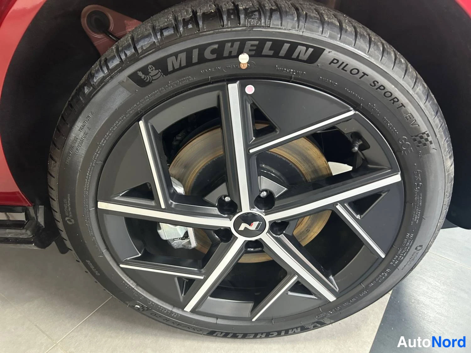 Punainen Hyundai Ioniq 5 2025, kuva 14
