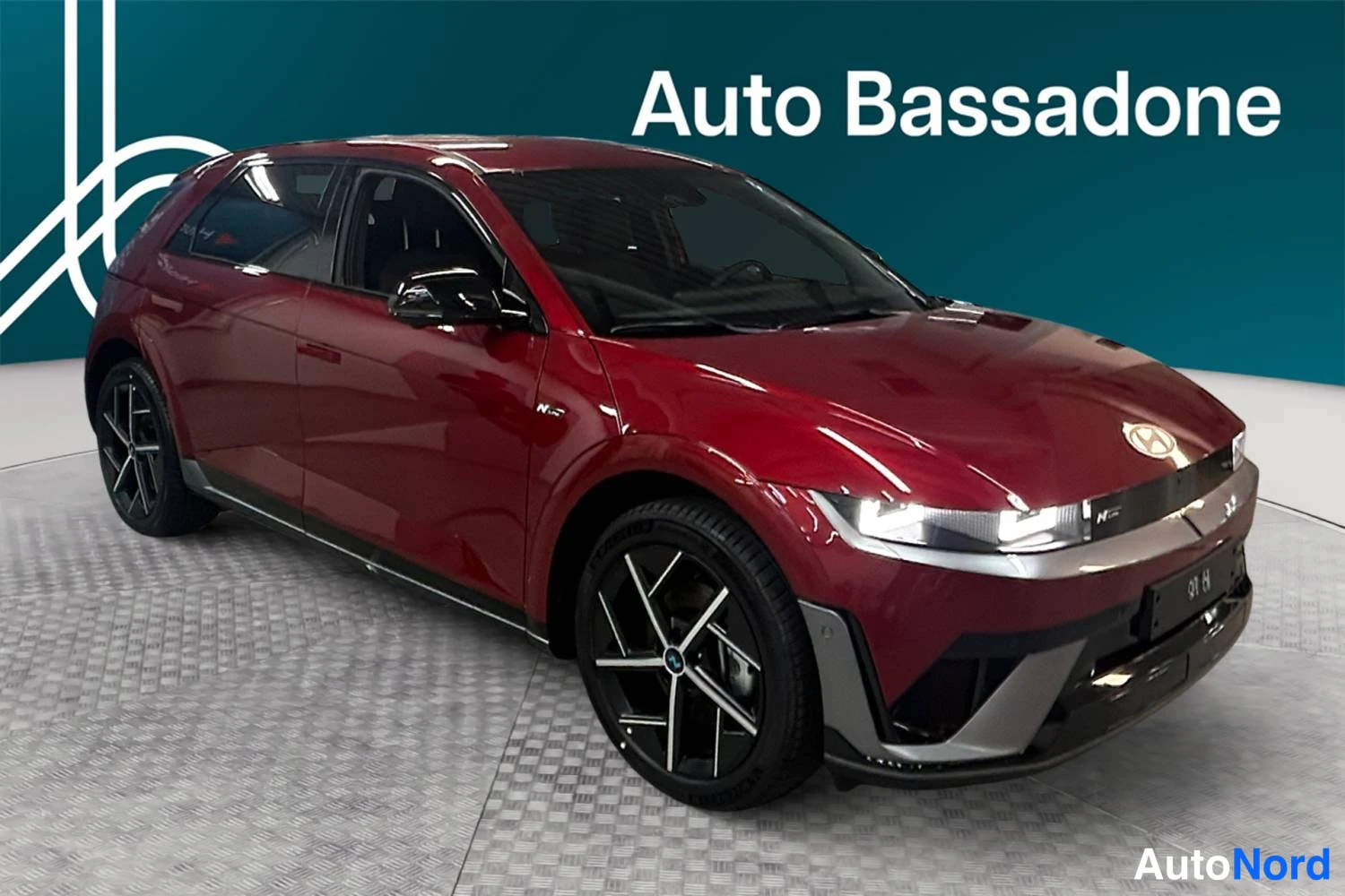 Punainen Hyundai Ioniq 5 2025, etuviisto, keula oikealle, kuva 2