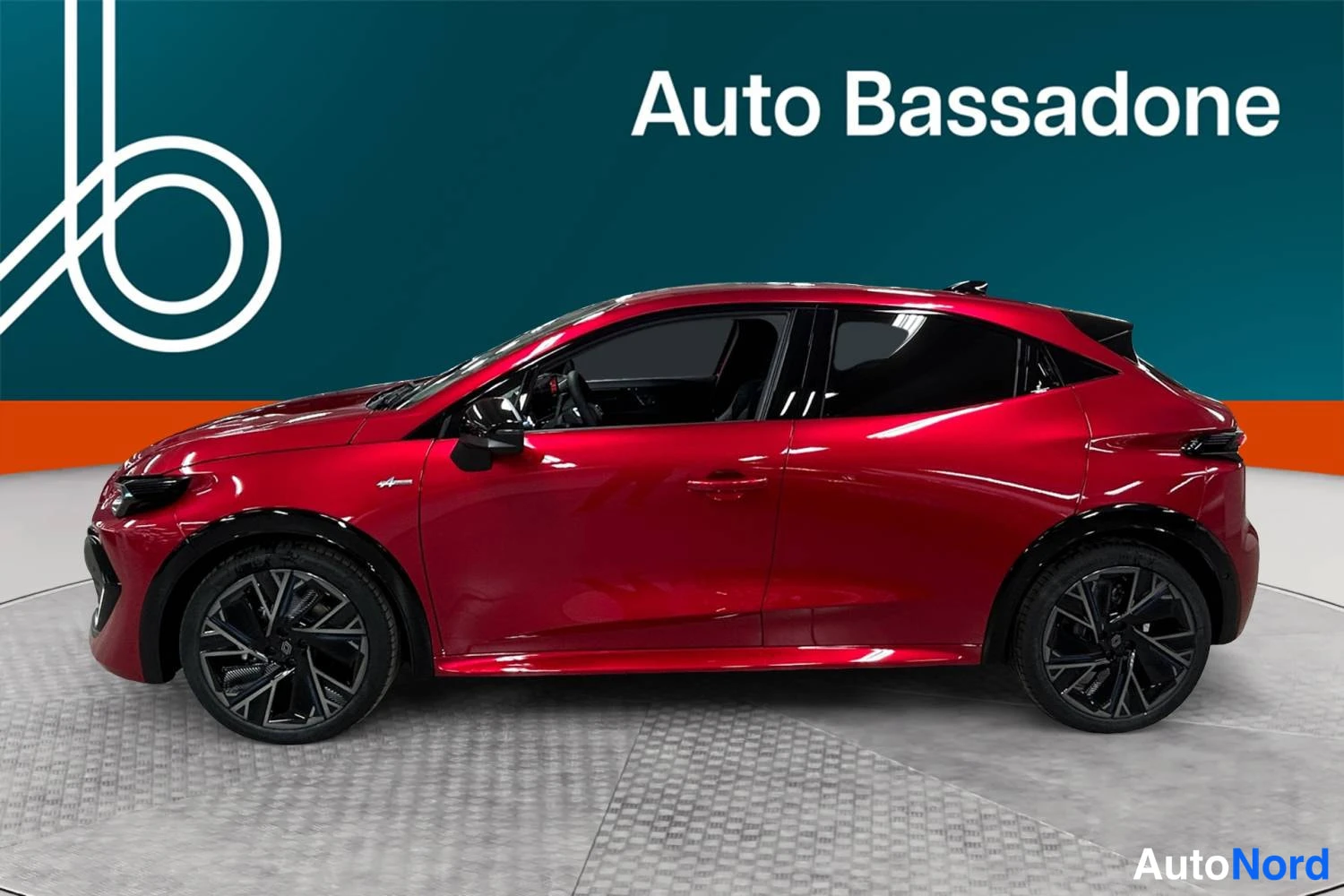 Punainen Renault Clio 2026, sivulta, kuva 5