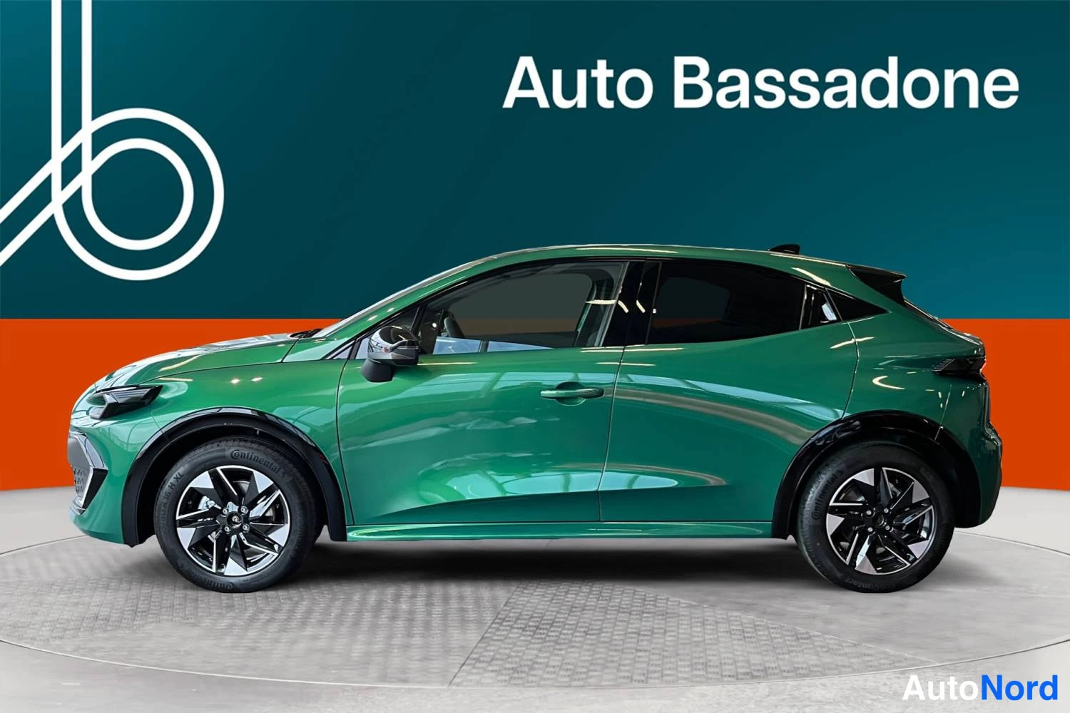 Vihreä Renault Clio 2026, etuviisto, keula vasemmalle, kuva 2