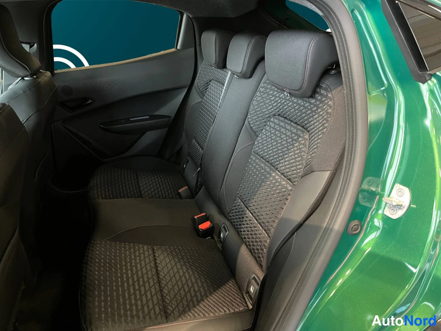 Vihreä Renault Clio 2026, kuva 13