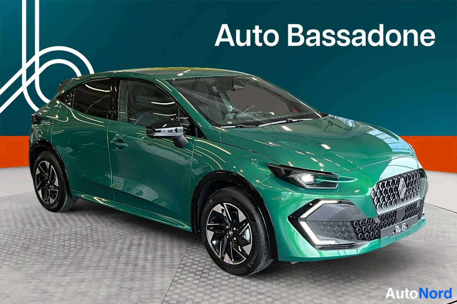 Vihreä Renault Clio 2026, etuviisto, keula oikealle, kuva 4