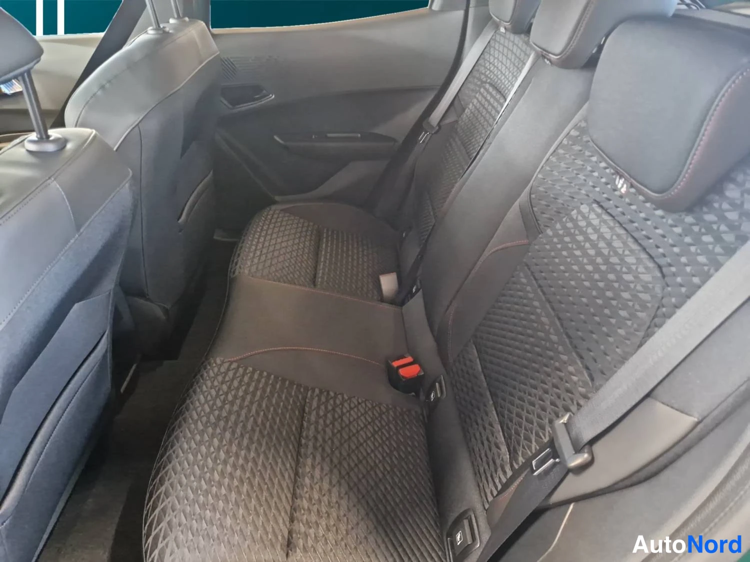Vihreä Renault Clio 2026, kuva 14