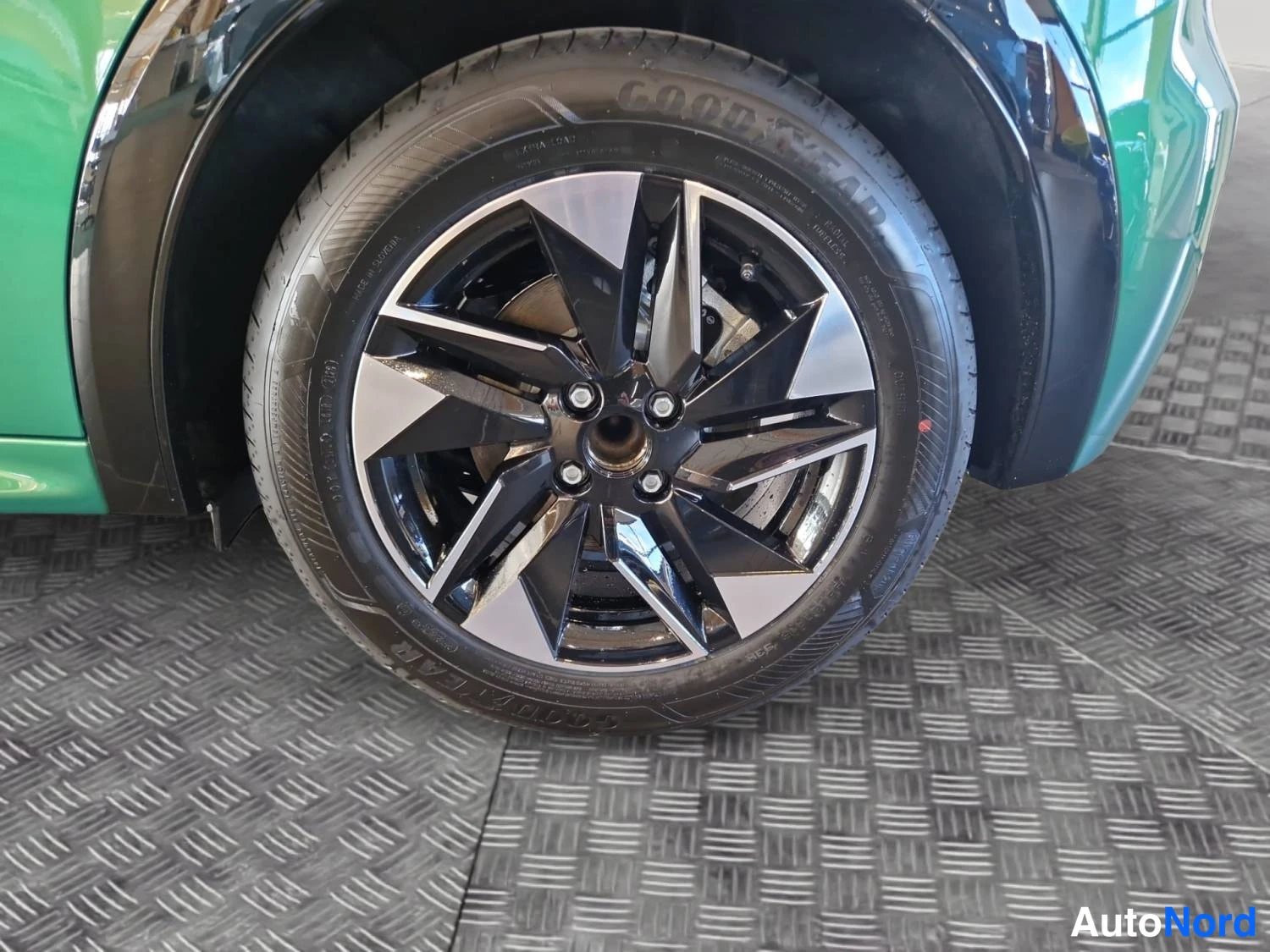 Vihreä Renault Clio 2026, kuva 15