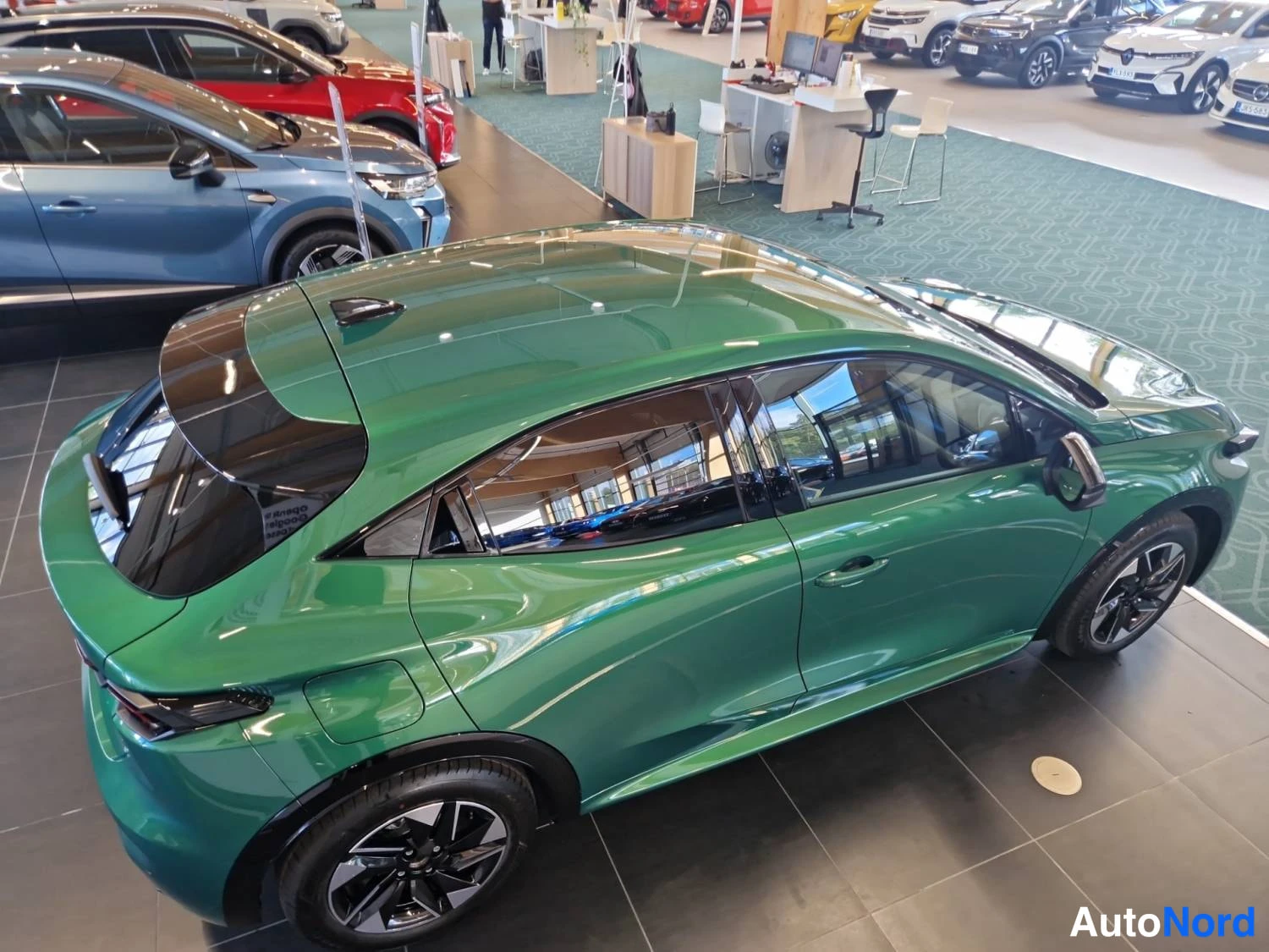 Vihreä Renault Clio 2026, takaviisto, kuva 7