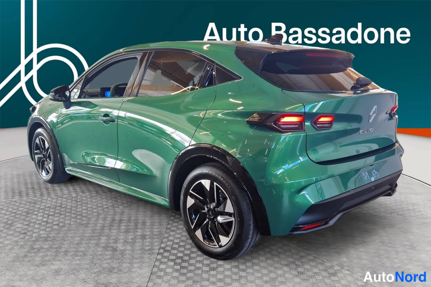 Vihreä Renault Clio 2026, takaviisto, kuva 8