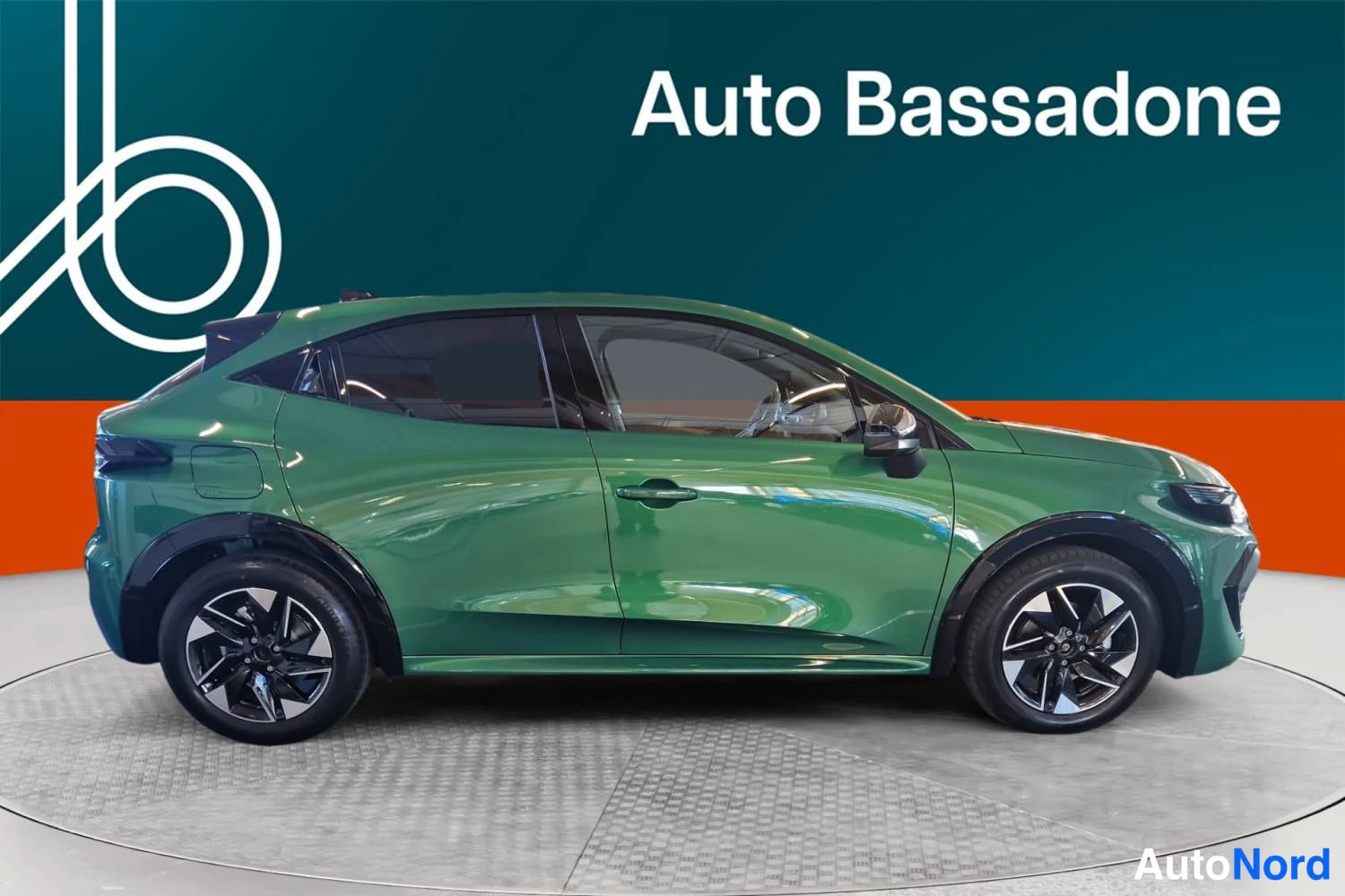 Vihreä Renault Clio 2026, sivulta, kuva 6