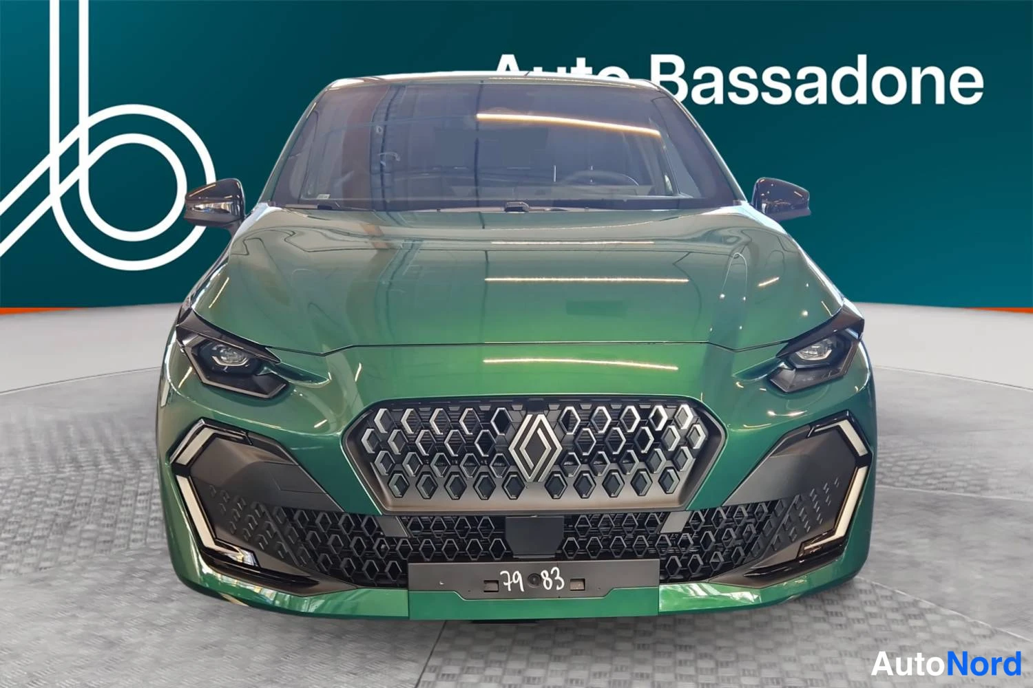 Vihreä Renault Clio 2026, edestä, kuva 5