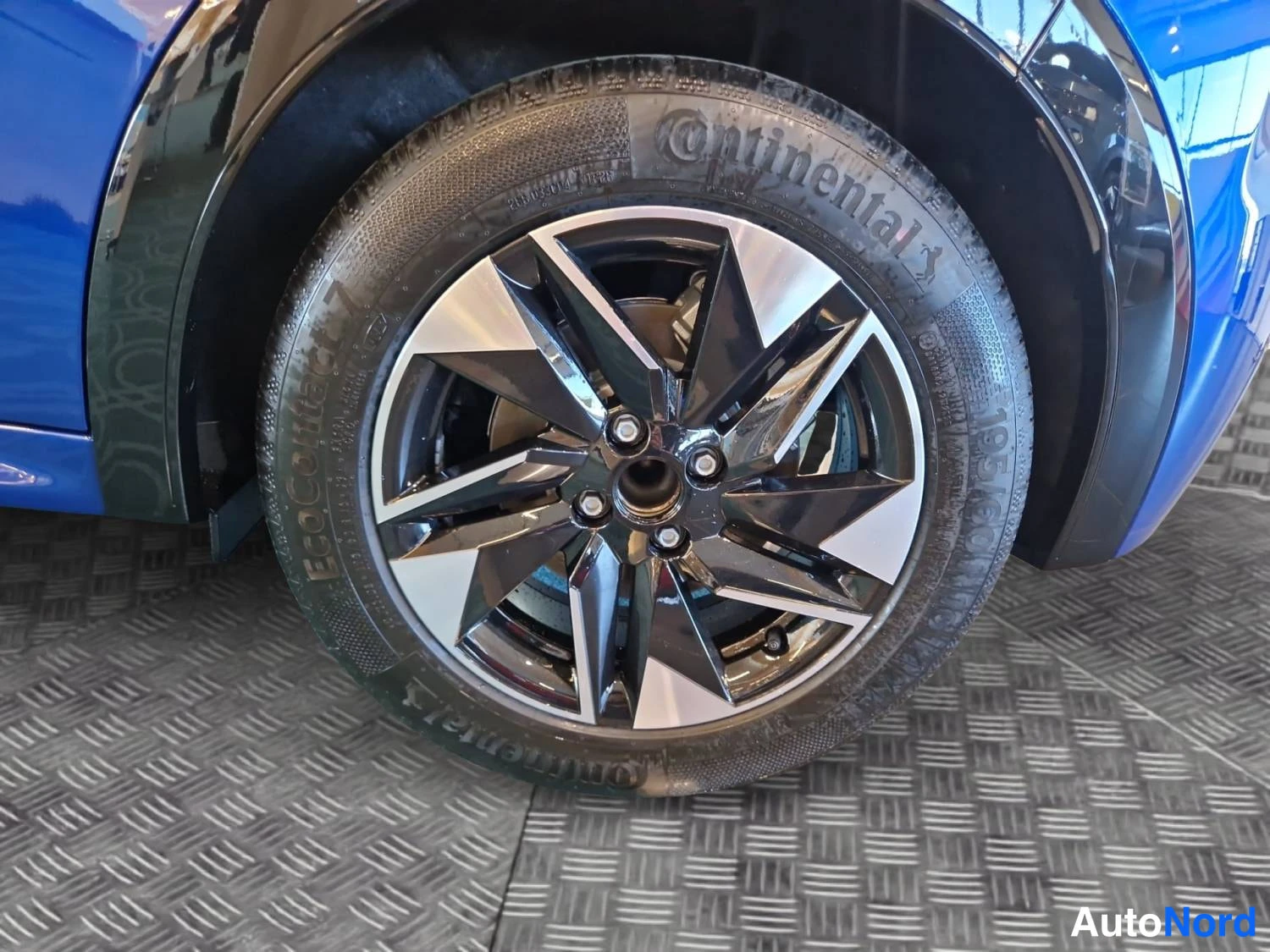 Sininen Renault Clio 2026, sivulta, kuva 7