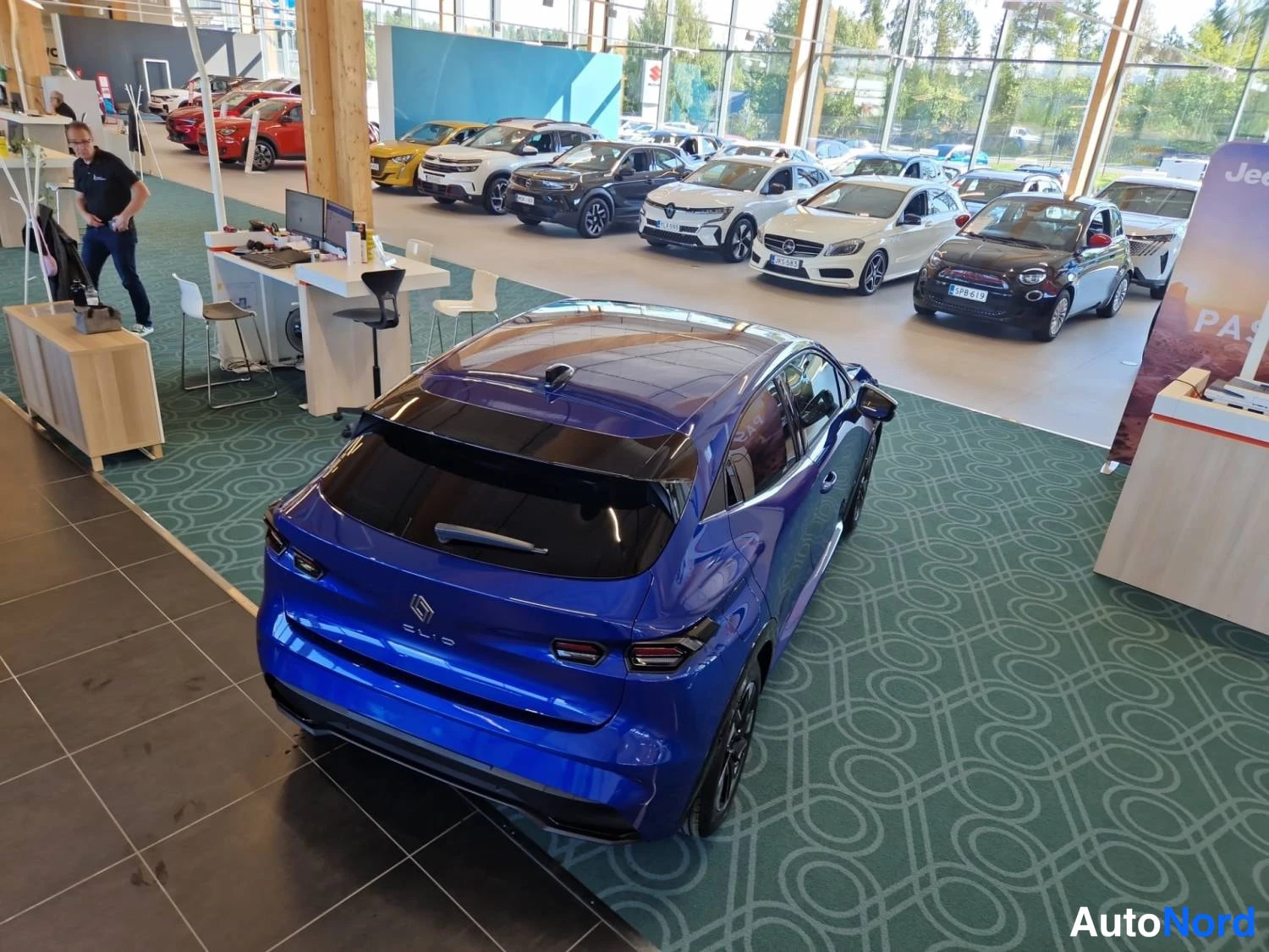 Sininen Renault Clio 2026, takaviisto, kuva 10