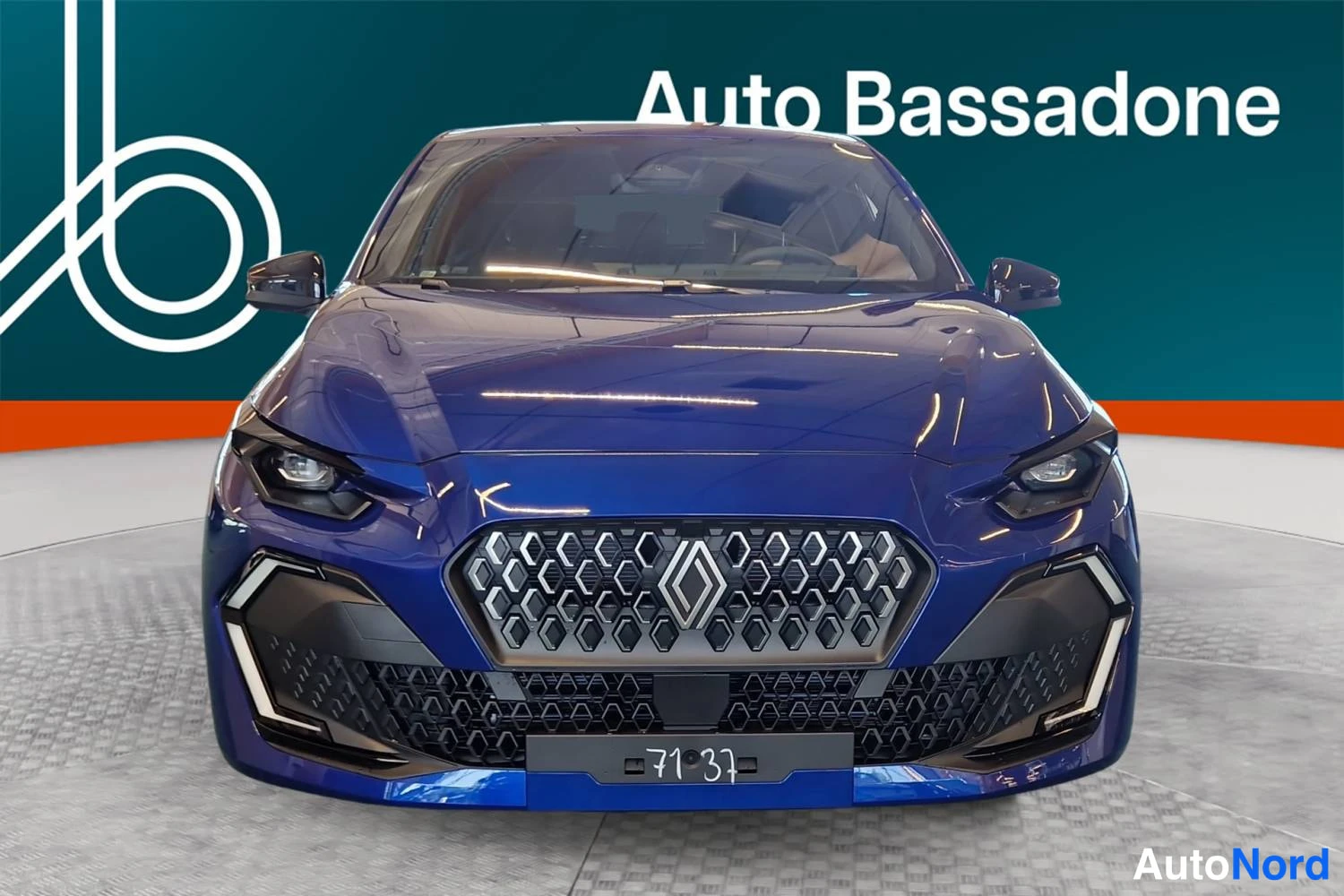 Sininen Renault Clio 2026, edestä, kuva 4
