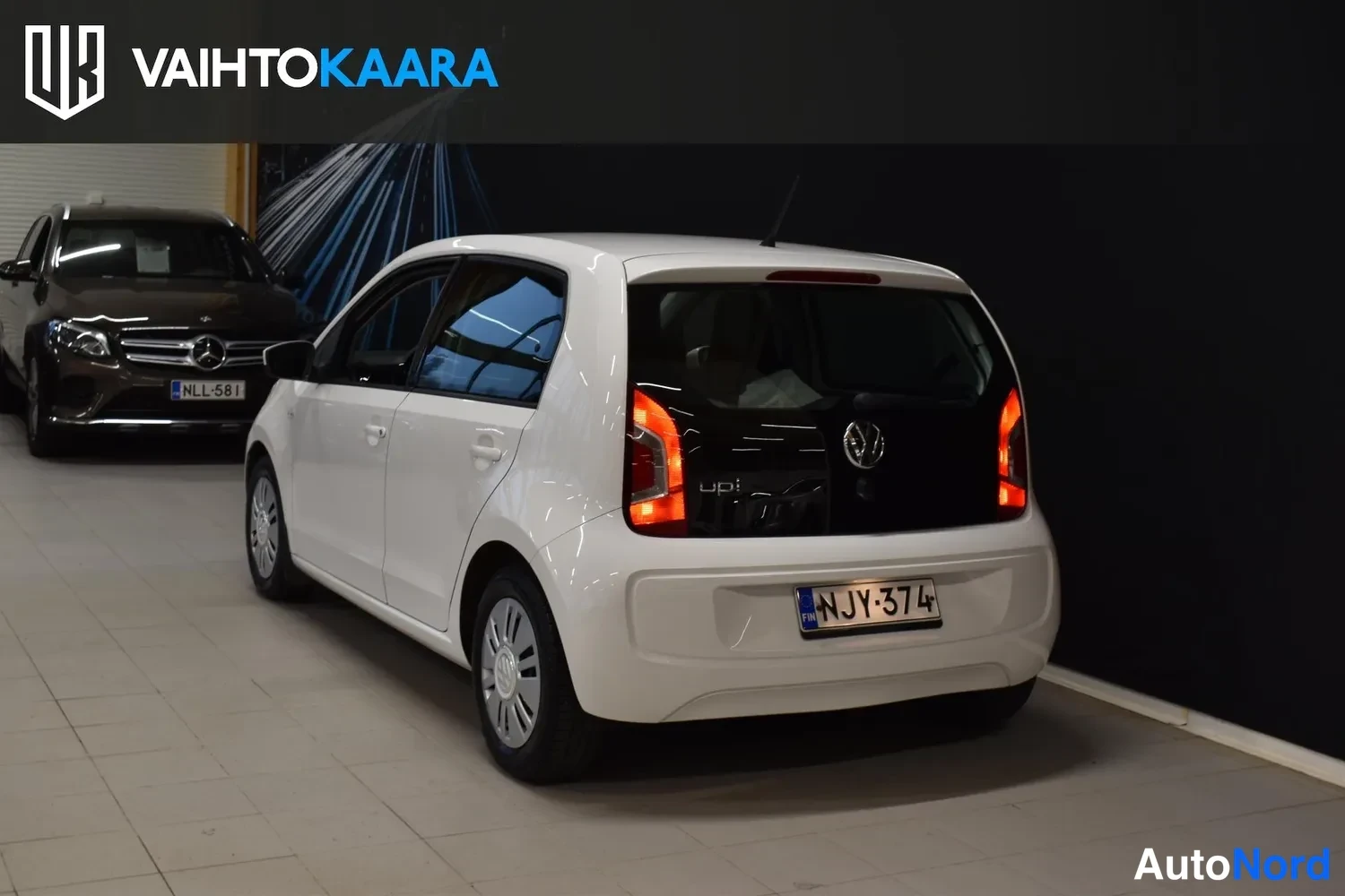 Valkoinen Volkswagen Up! 2015, takaviisto, kuva 8