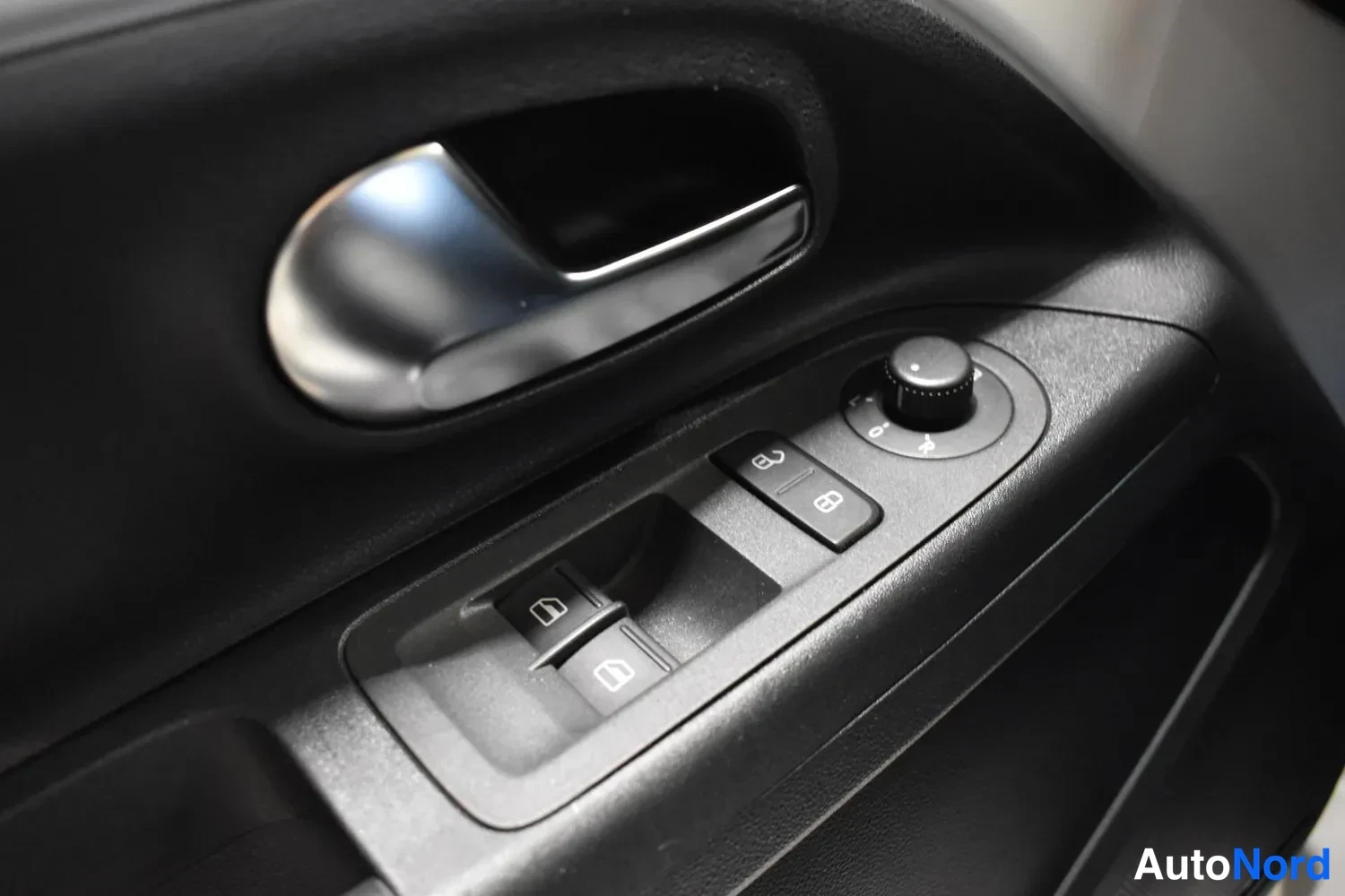 Valkoinen Volkswagen Up! 2015, yksityiskohta, kuva 16