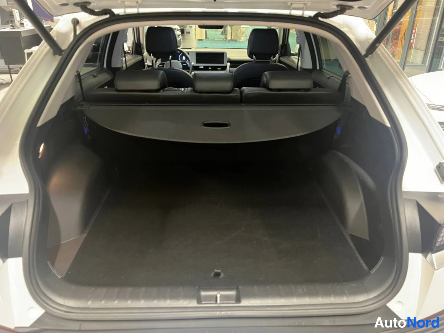 Valkoinen Hyundai Ioniq 5 2024, kuva 16