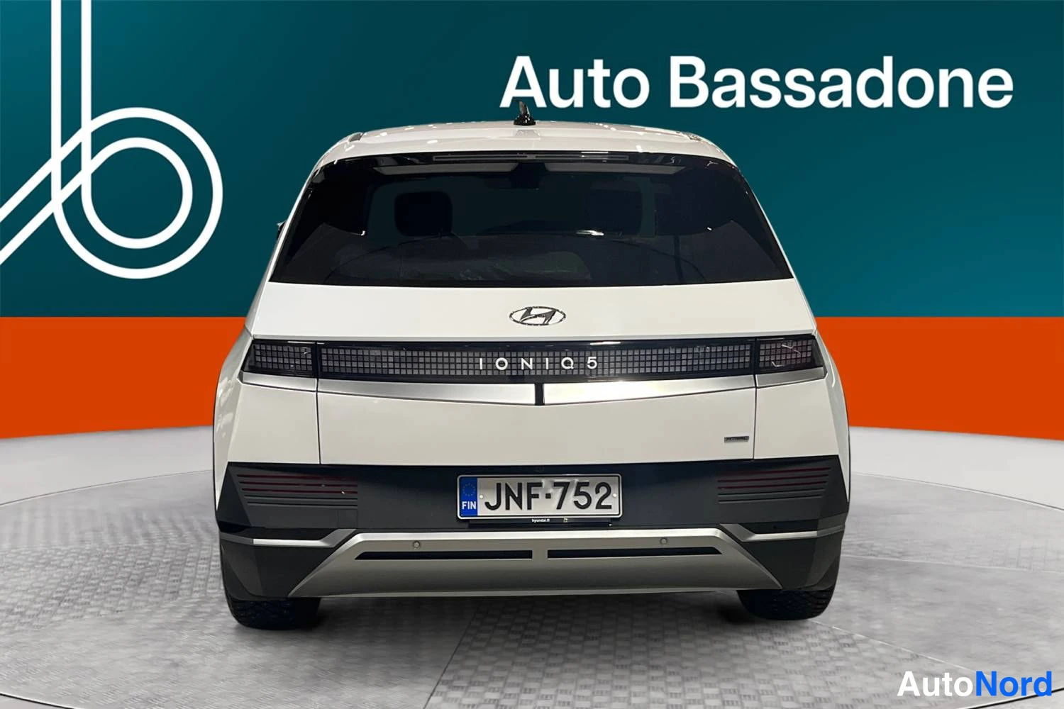 Valkoinen Hyundai Ioniq 5 2024, takaa, kuva 8