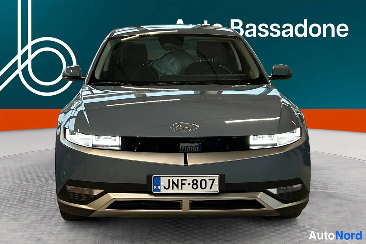 Sininen Hyundai Ioniq5 2024, edestä, kuva 4