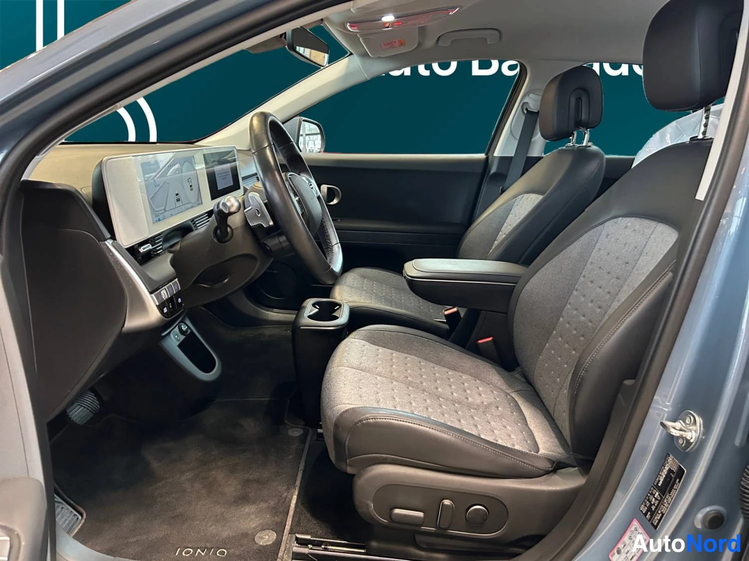 Sininen Hyundai Ioniq5 2024, kuva 8