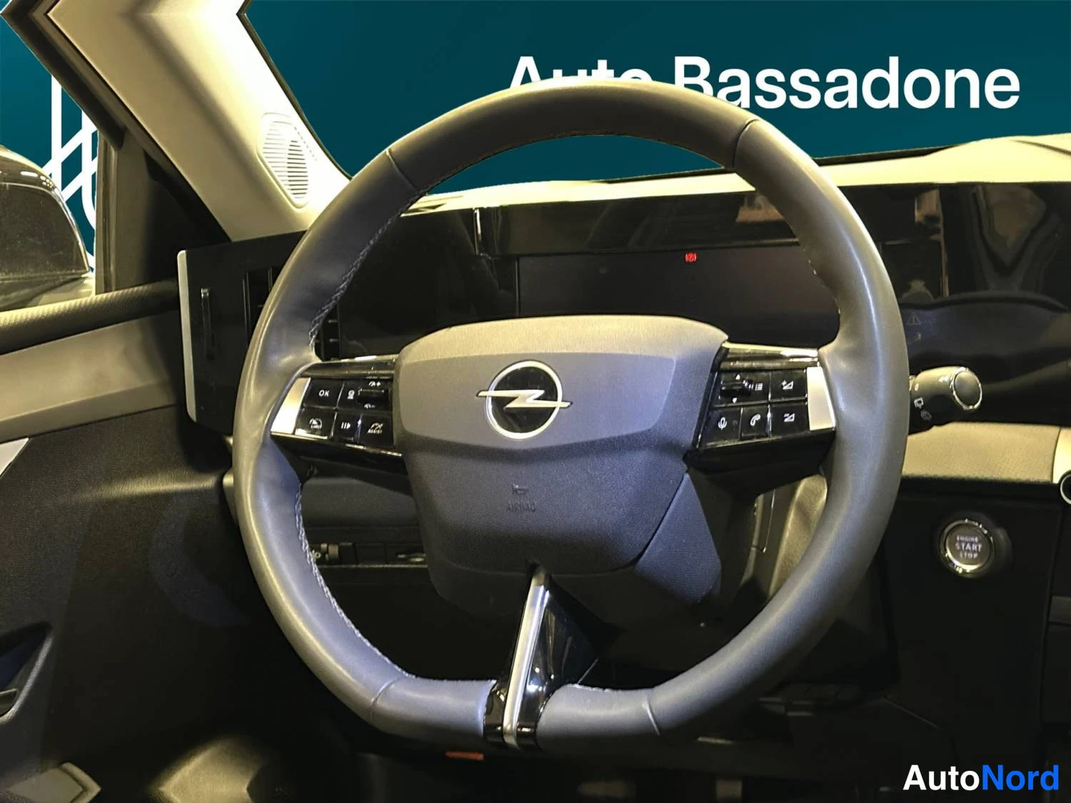 Valkoinen Opel Astra 2024, kuva 13