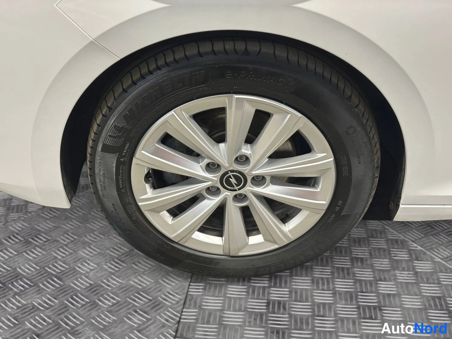 Valkoinen Opel Astra 2024, kuva 15