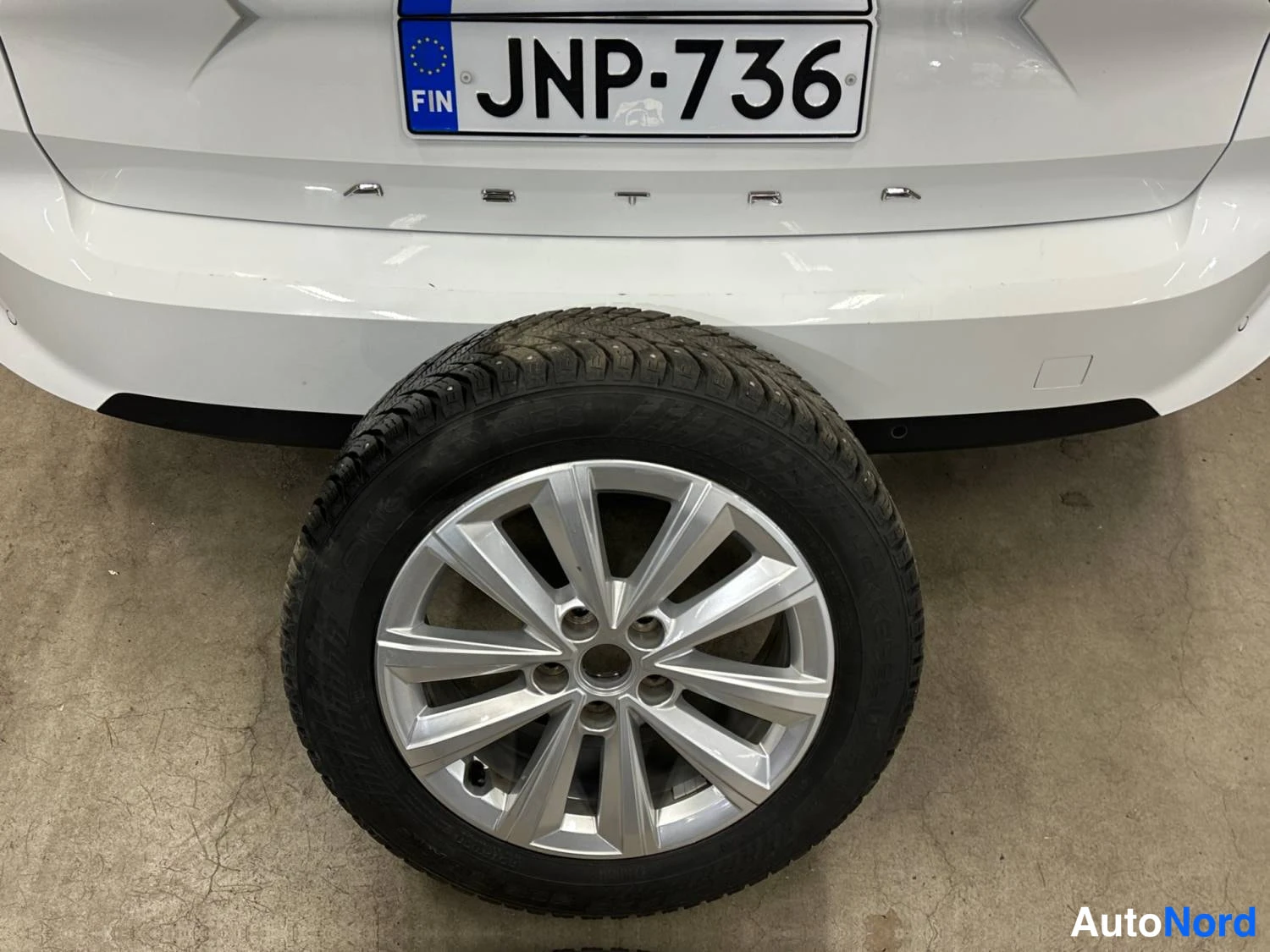 Valkoinen Opel Astra 2024, takaa, kuva 9
