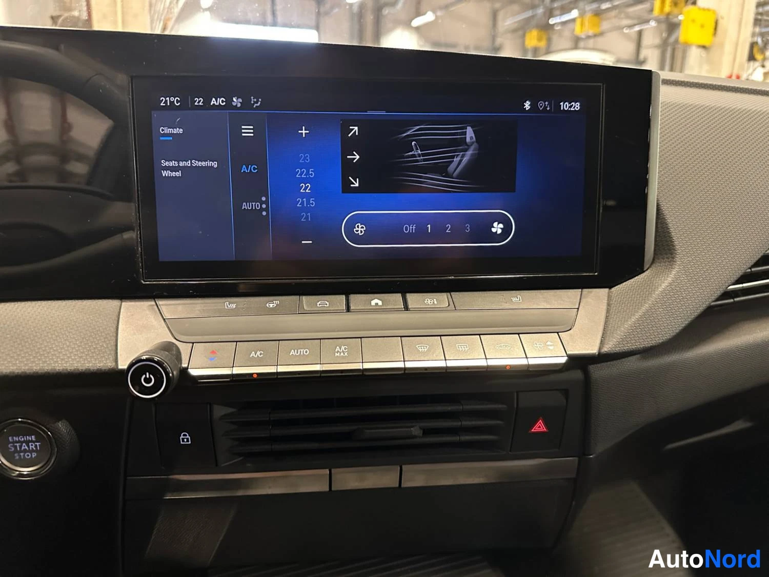 Valkoinen Opel Astra 2024, kuva 22