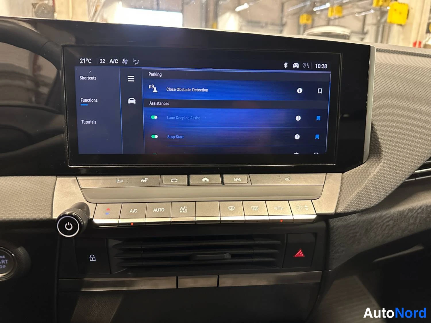 Valkoinen Opel Astra 2024, kuva 23