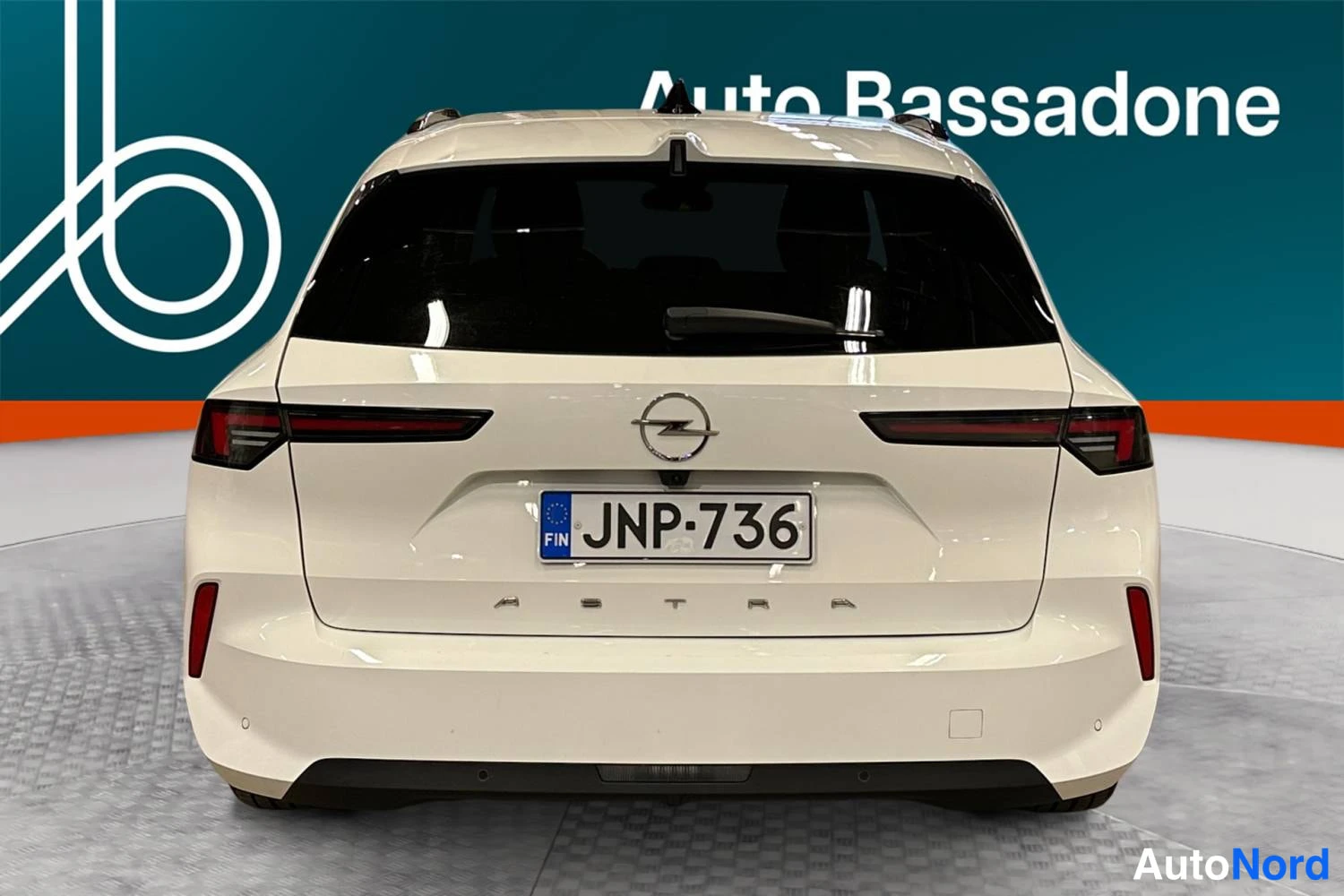 Valkoinen Opel Astra 2024, takaa, kuva 8