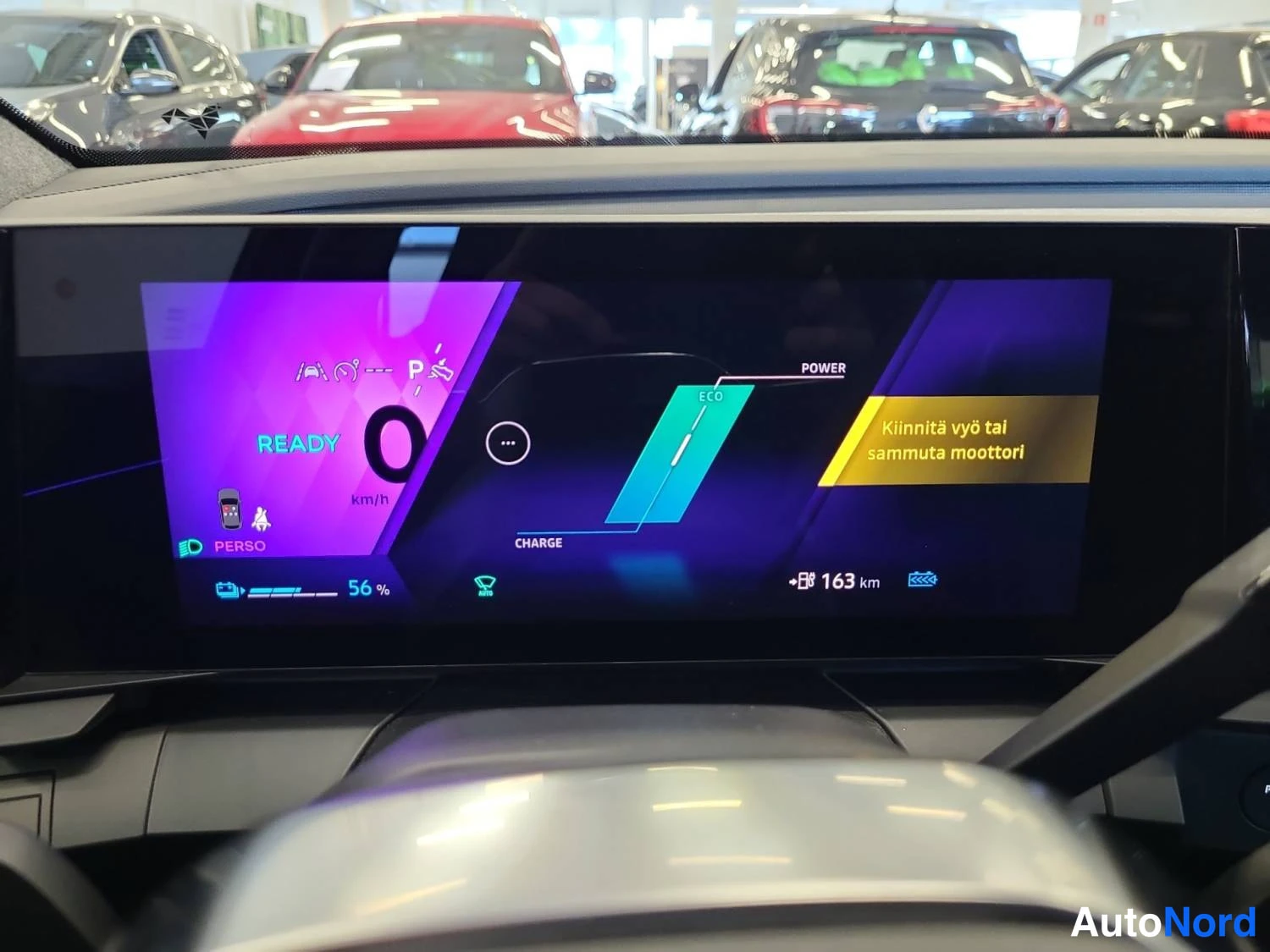 Punainen Renault Scenic E-Tech electric 2025, kuva 20