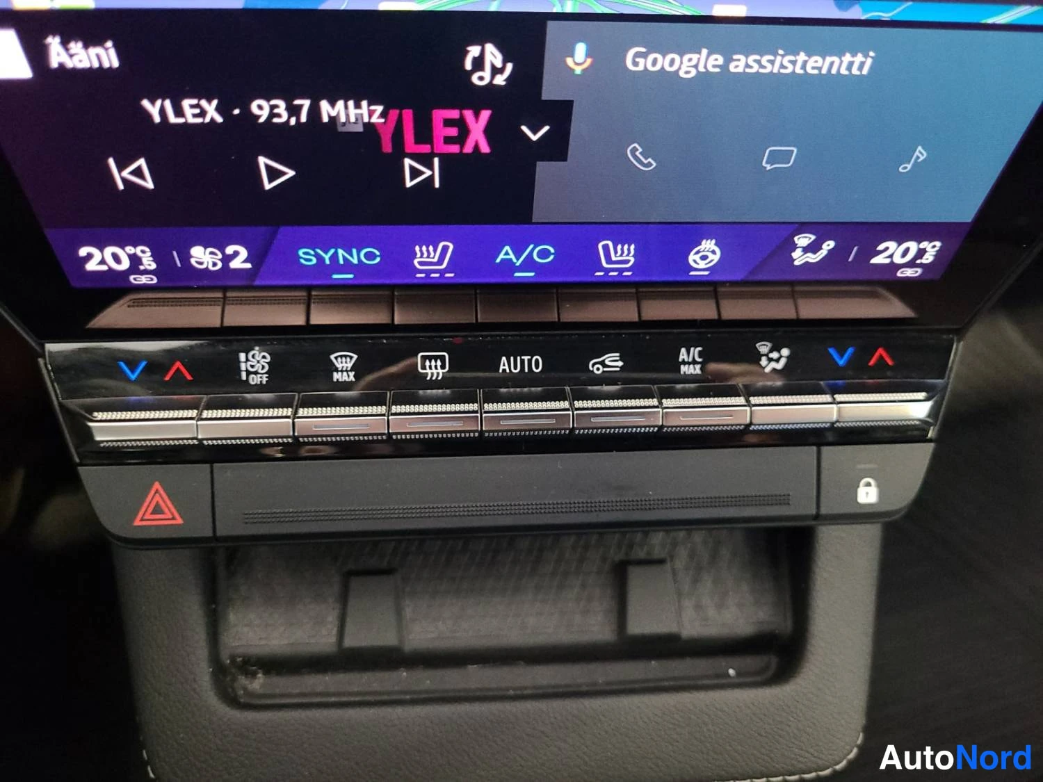 Punainen Renault Scenic E-Tech electric 2025, kuva 24