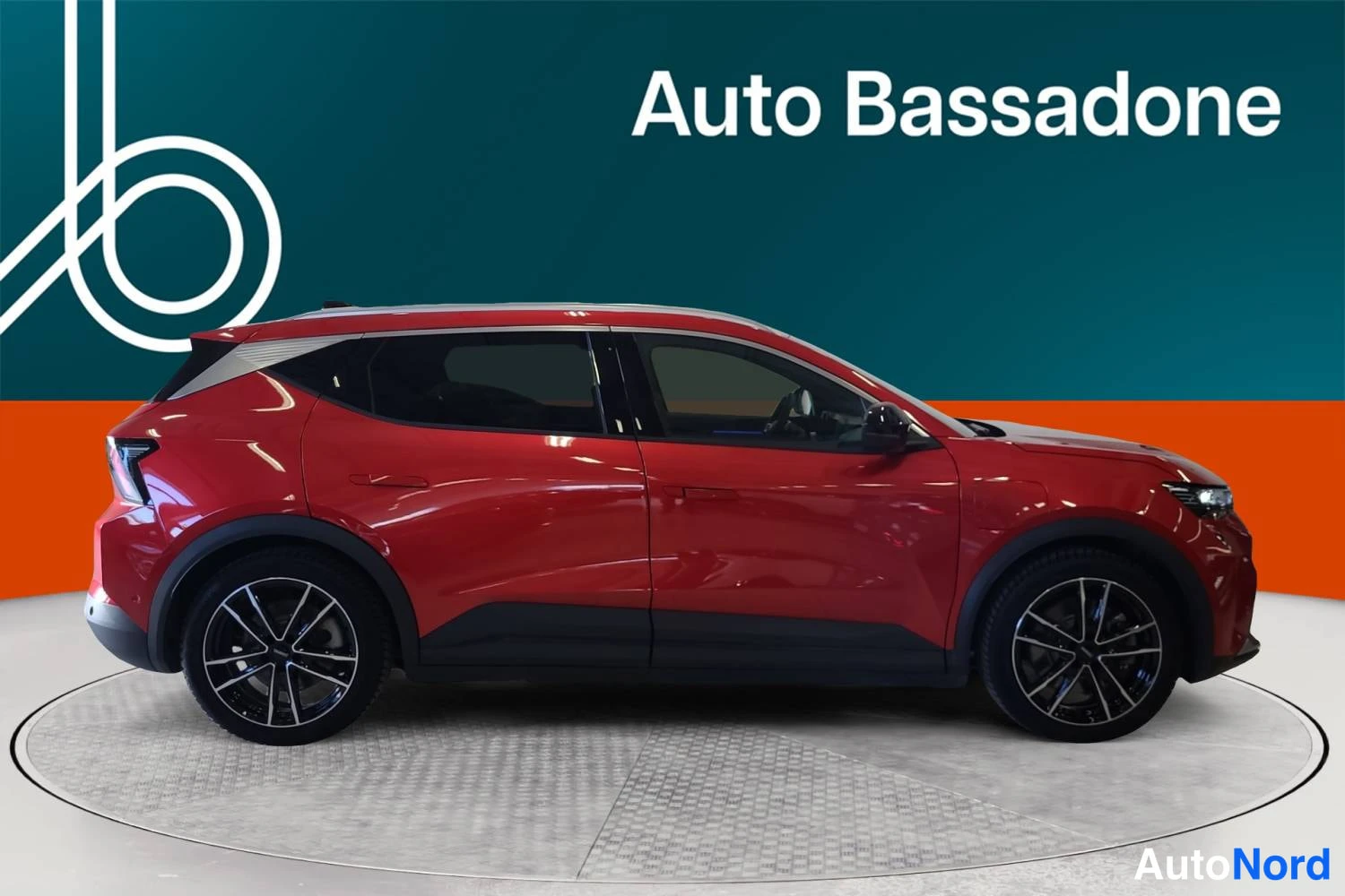Punainen Renault Scenic E-Tech electric 2025, sivulta, kuva 6