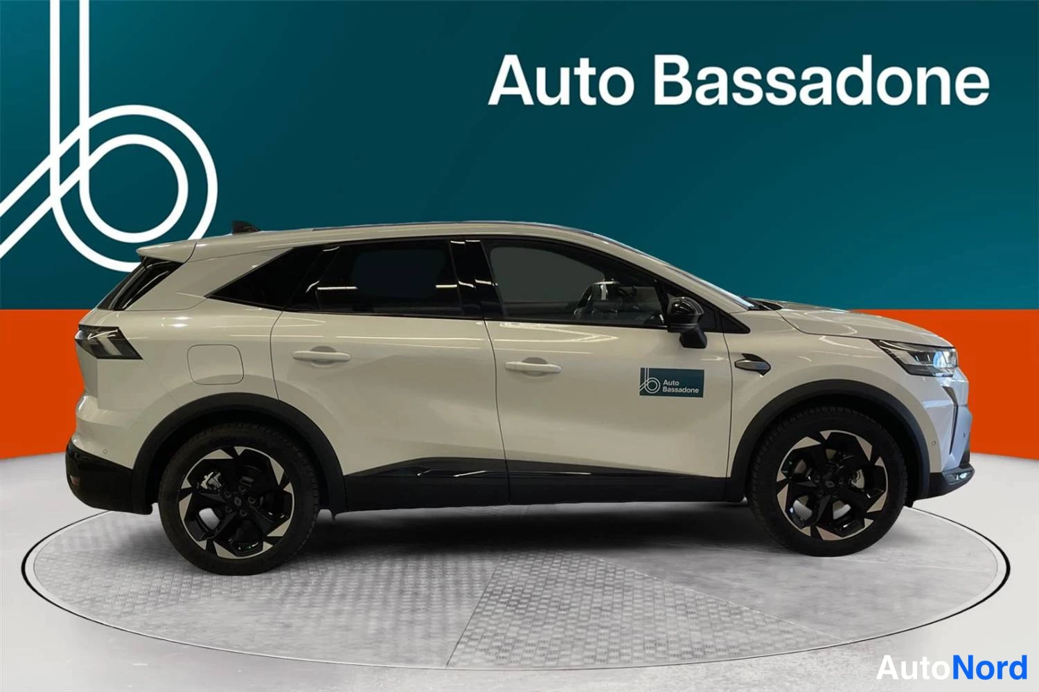 Valkoinen Renault Symbioz 2026, sivulta, kuva 5