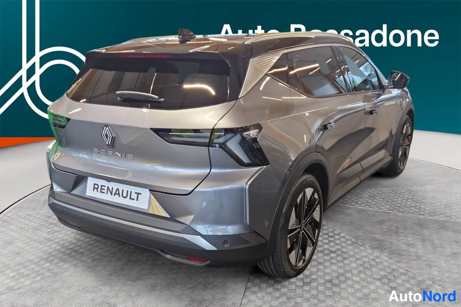 Harmaa Renault Scenic E-Tech electric 2026, takaviisto, kuva 5