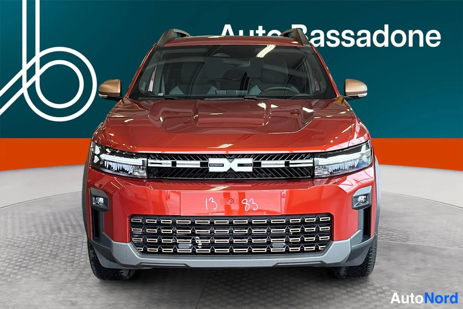 Punainen Dacia Bigster 2026, edestä, kuva 5