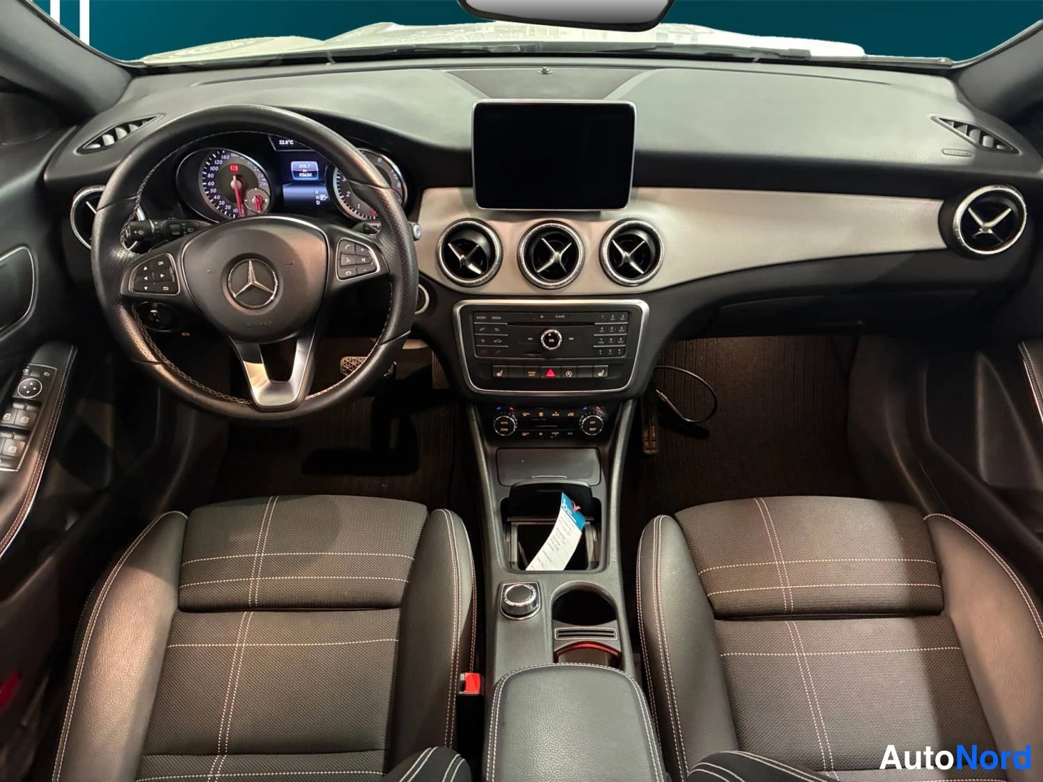 Valkoinen Mercedes-Benz CLA 180 2016, kuva 13