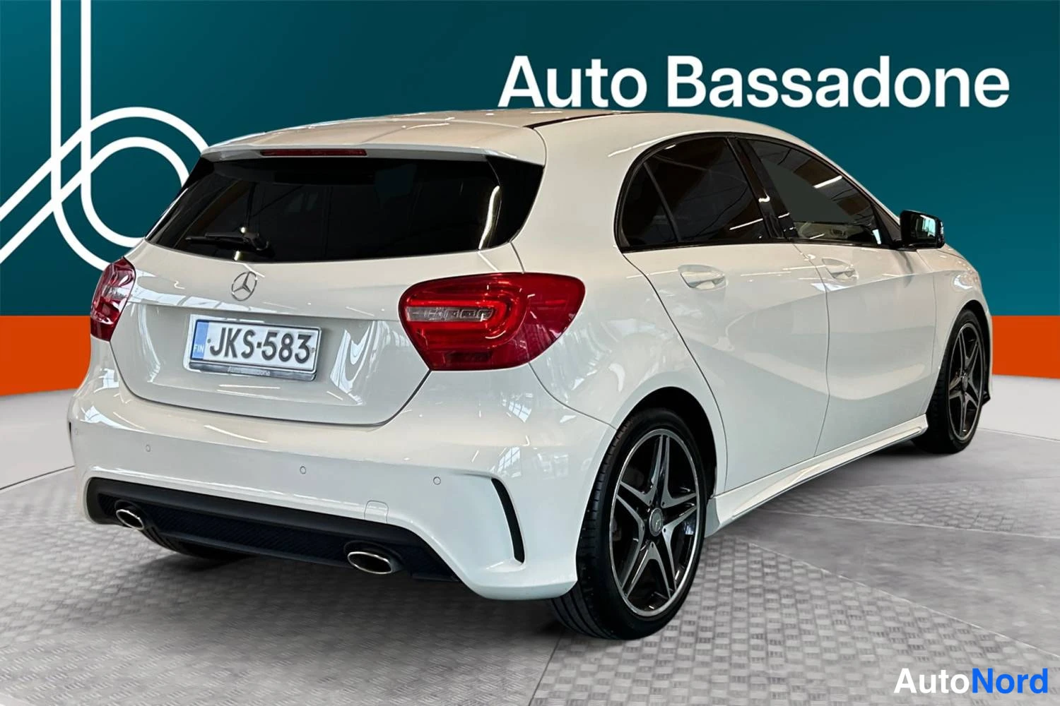 White Mercedes-Benz A 180 2014, rear three-quarter, photo 8