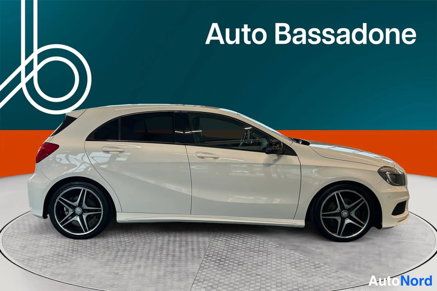 White Mercedes-Benz A 180 2014, side, photo 6