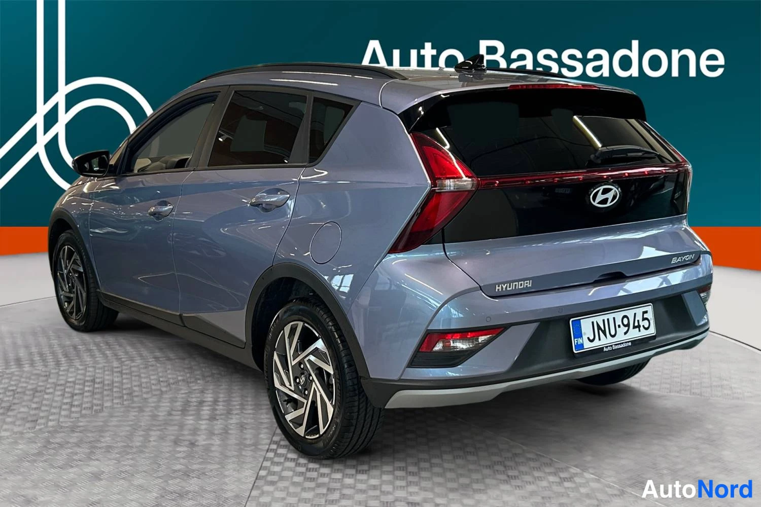 Harmaa Hyundai Bayon 2025, takaviisto, kuva 6