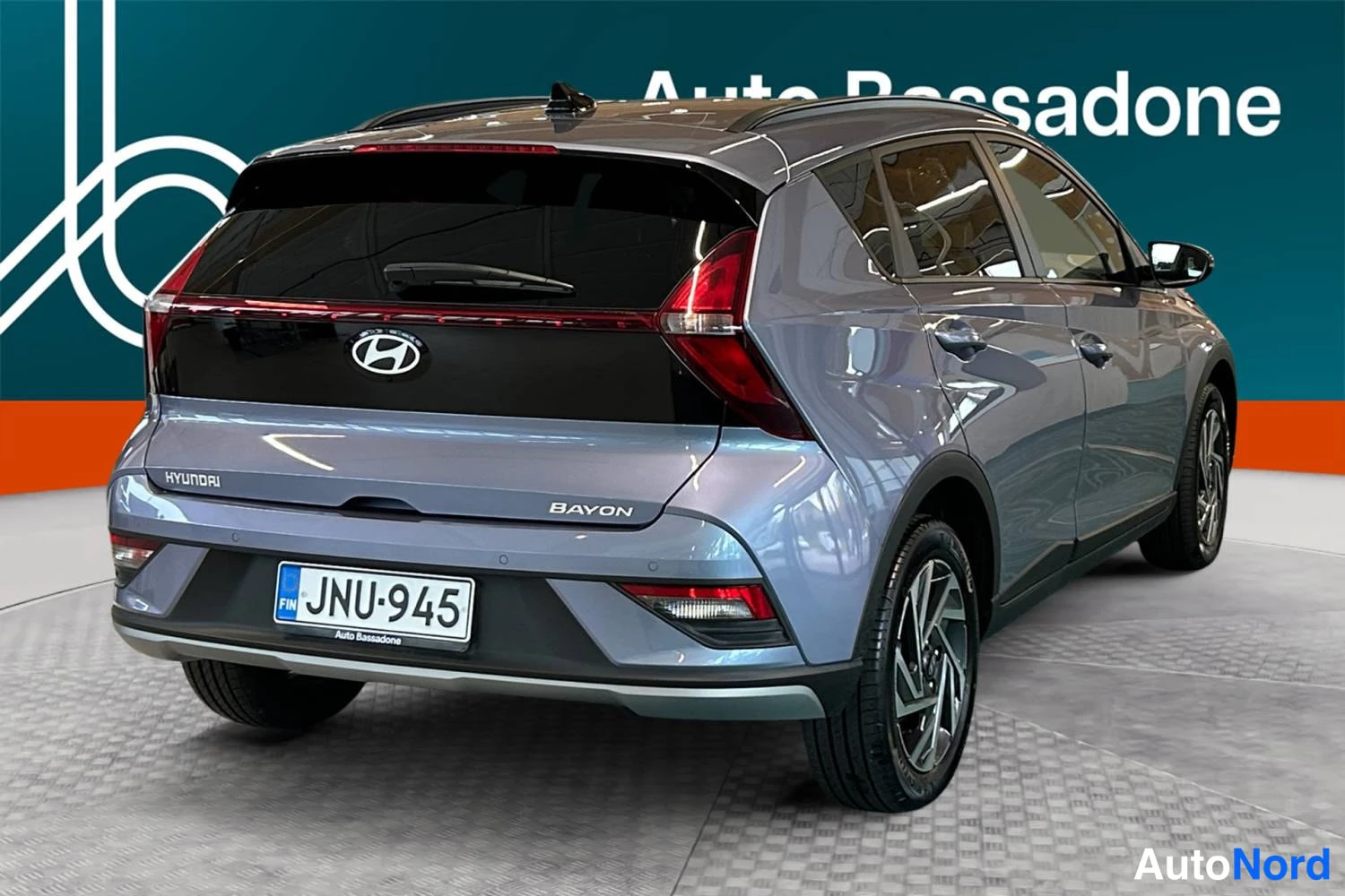 Harmaa Hyundai Bayon 2025, takaviisto, kuva 7